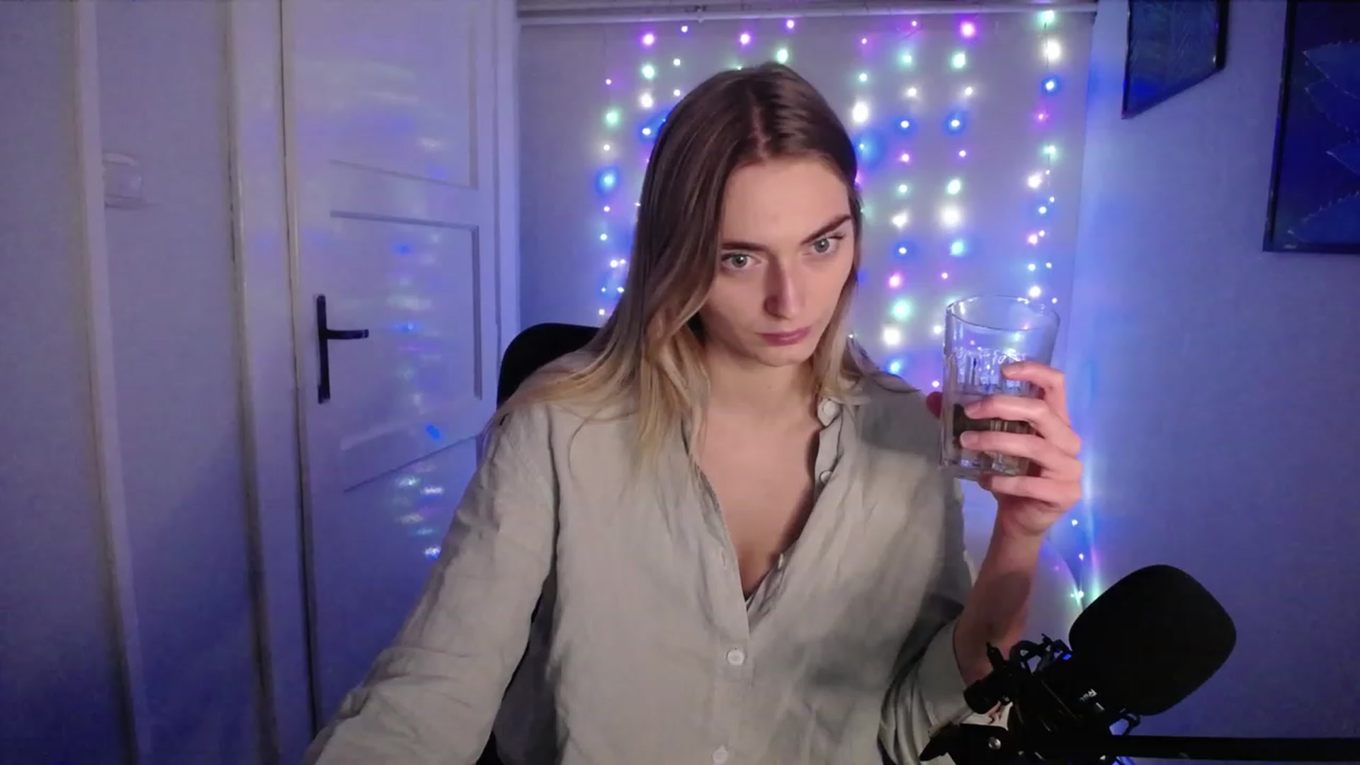 Gallery image thumbnail from PersonYouNeed's myfreecams stream on, 10/23/2023, 14:00 image 12 of 20