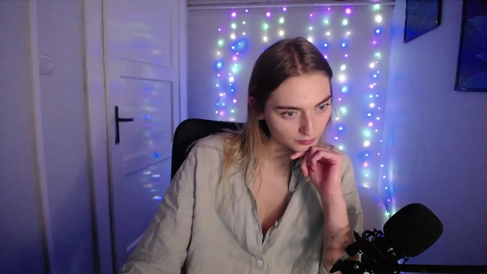 Gallery image thumbnail from PersonYouNeed's myfreecams stream on, 10/23/2023, 14:00 image 14 of 20