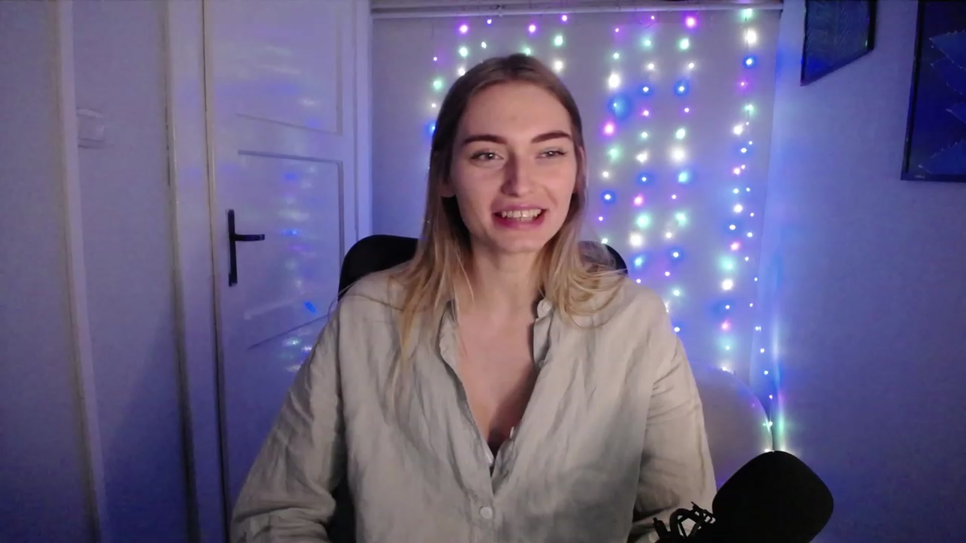 Gallery image thumbnail from PersonYouNeed's myfreecams stream on, 10/23/2023, 14:00 image 15 of 20