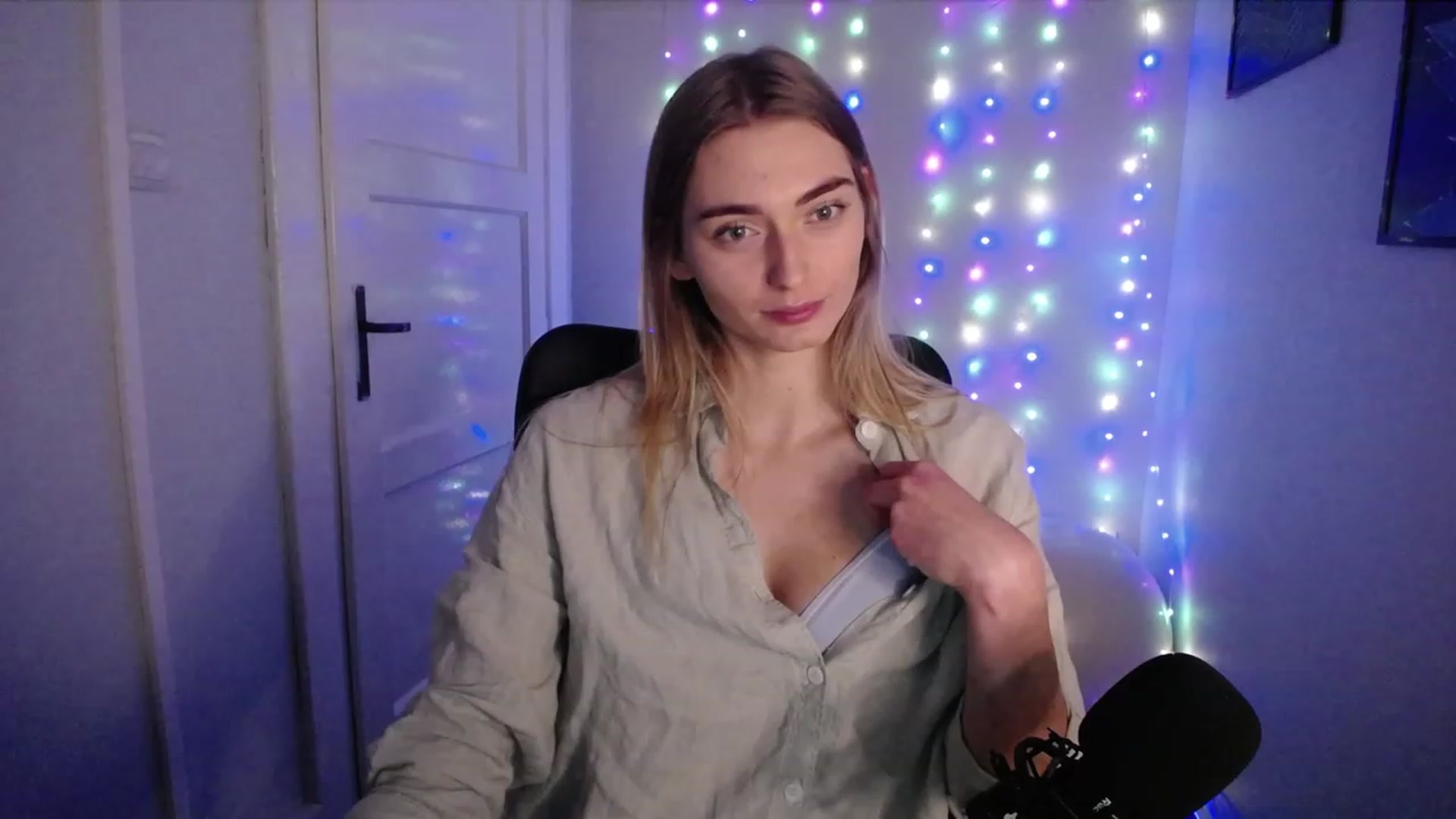 Gallery image thumbnail from PersonYouNeed's myfreecams stream on, 10/23/2023, 14:00 image 17 of 20