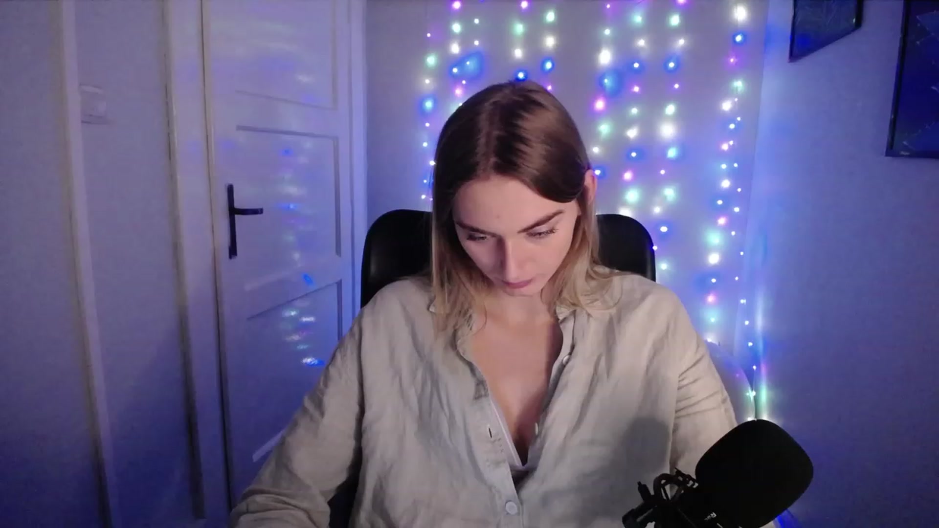 Gallery image thumbnail from PersonYouNeed's myfreecams stream on, 10/23/2023, 15:33 image 3 of 20