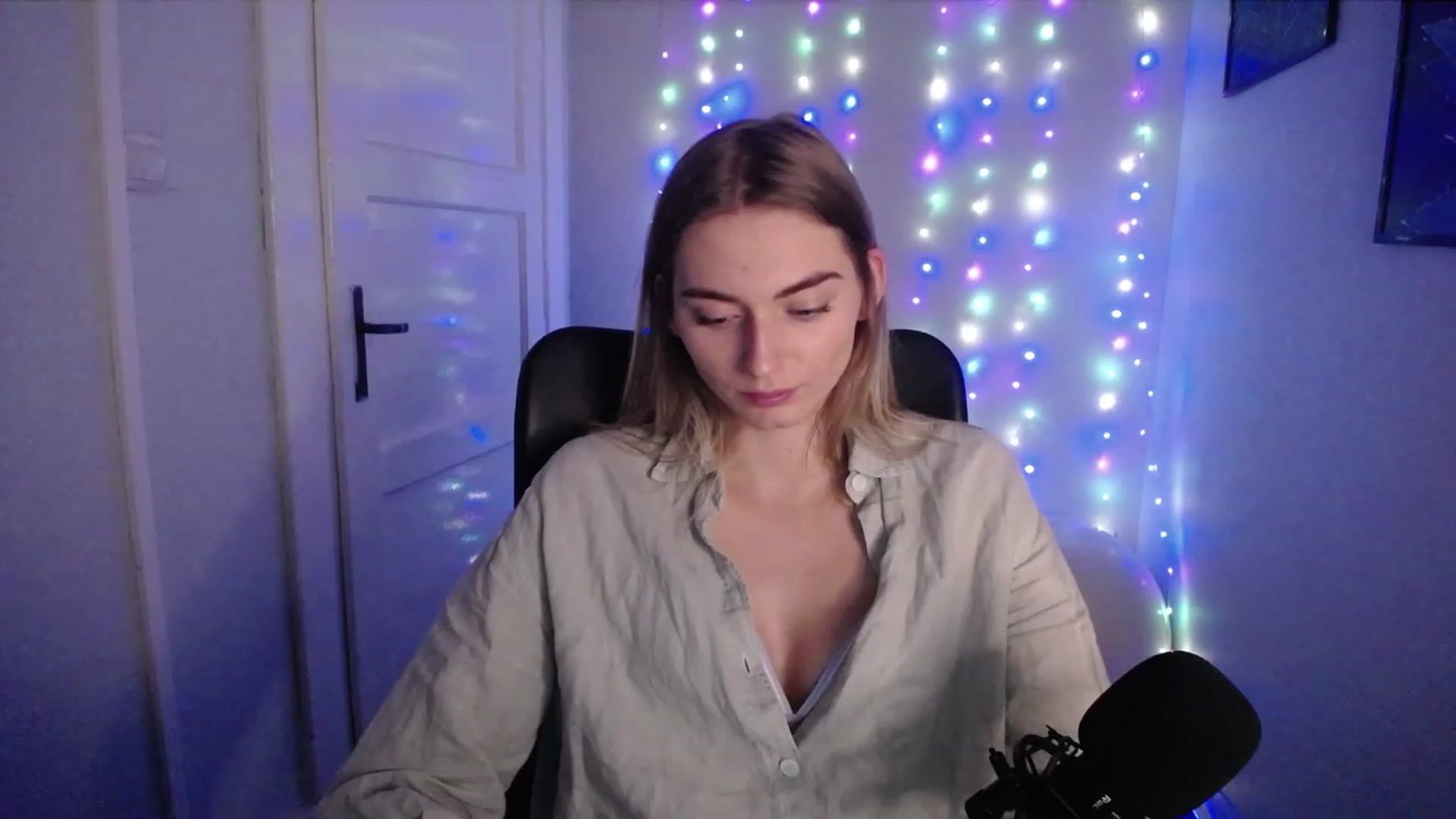 Gallery image thumbnail from PersonYouNeed's myfreecams stream on, 10/23/2023, 15:33 image 4 of 20