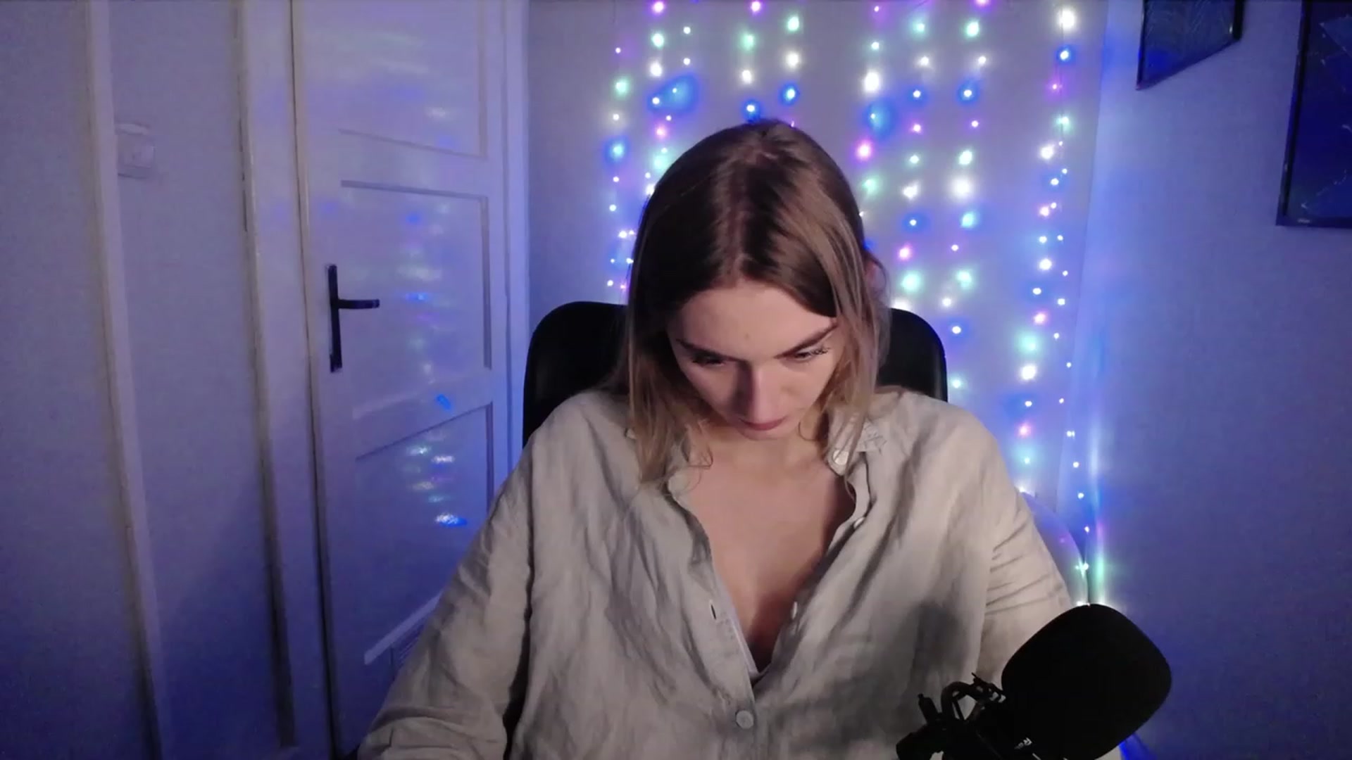 Gallery image thumbnail from PersonYouNeed's myfreecams stream on, 10/23/2023, 15:33 image 2 of 20
