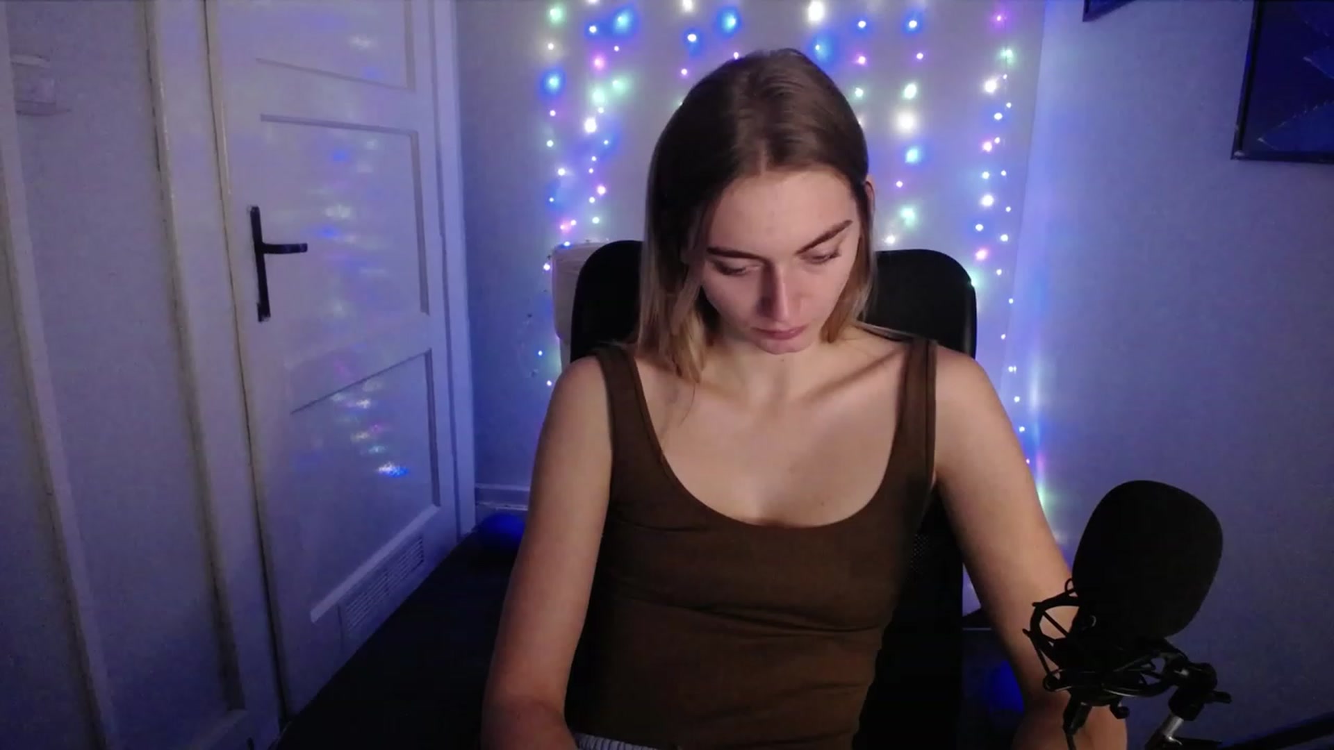 Gallery image thumbnail from PersonYouNeed's myfreecams stream on, 10/26/2023, 13:34 image 10 of 20