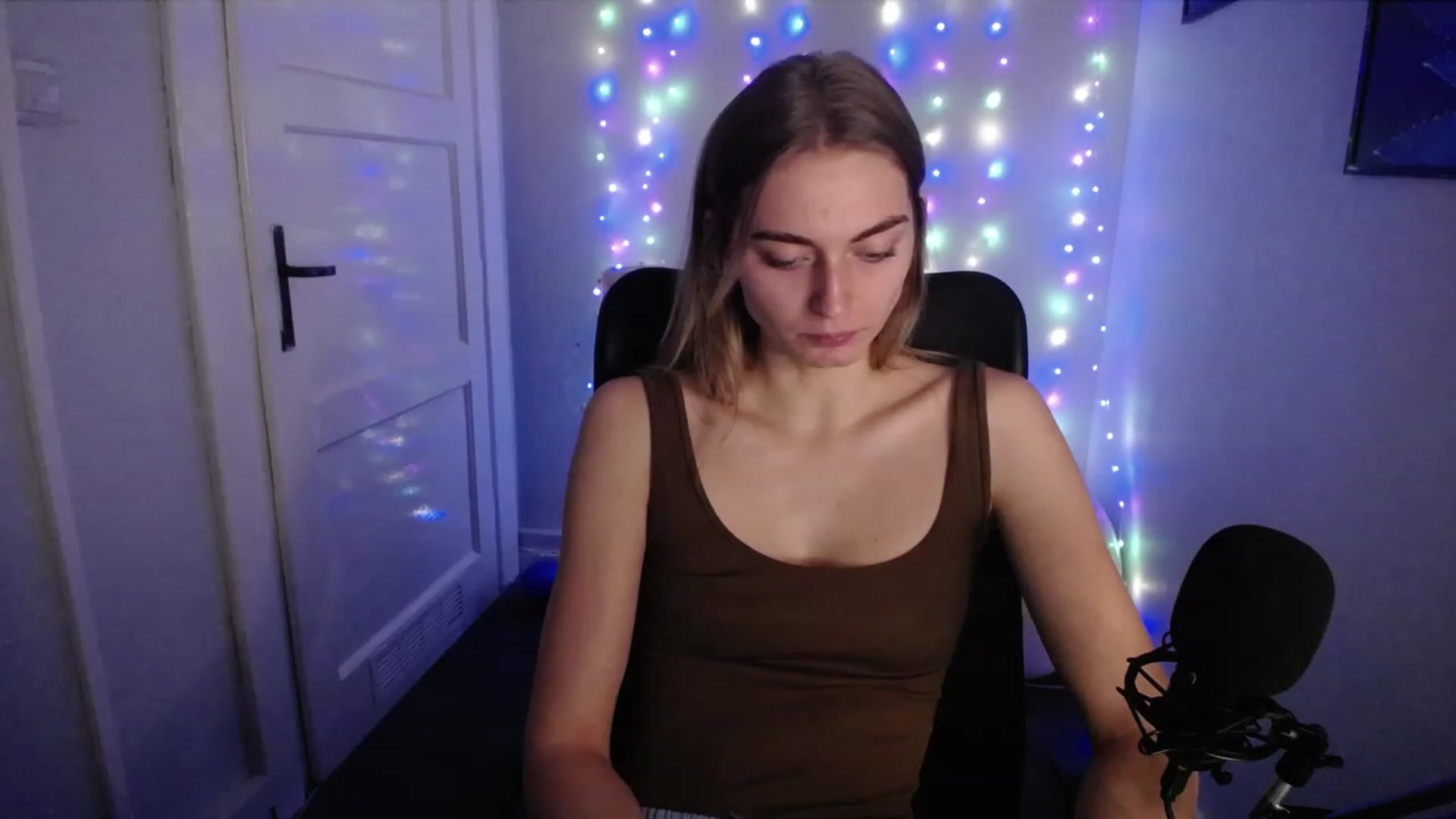 Gallery image thumbnail from PersonYouNeed's myfreecams stream on, 10/26/2023, 13:34 image 8 of 20