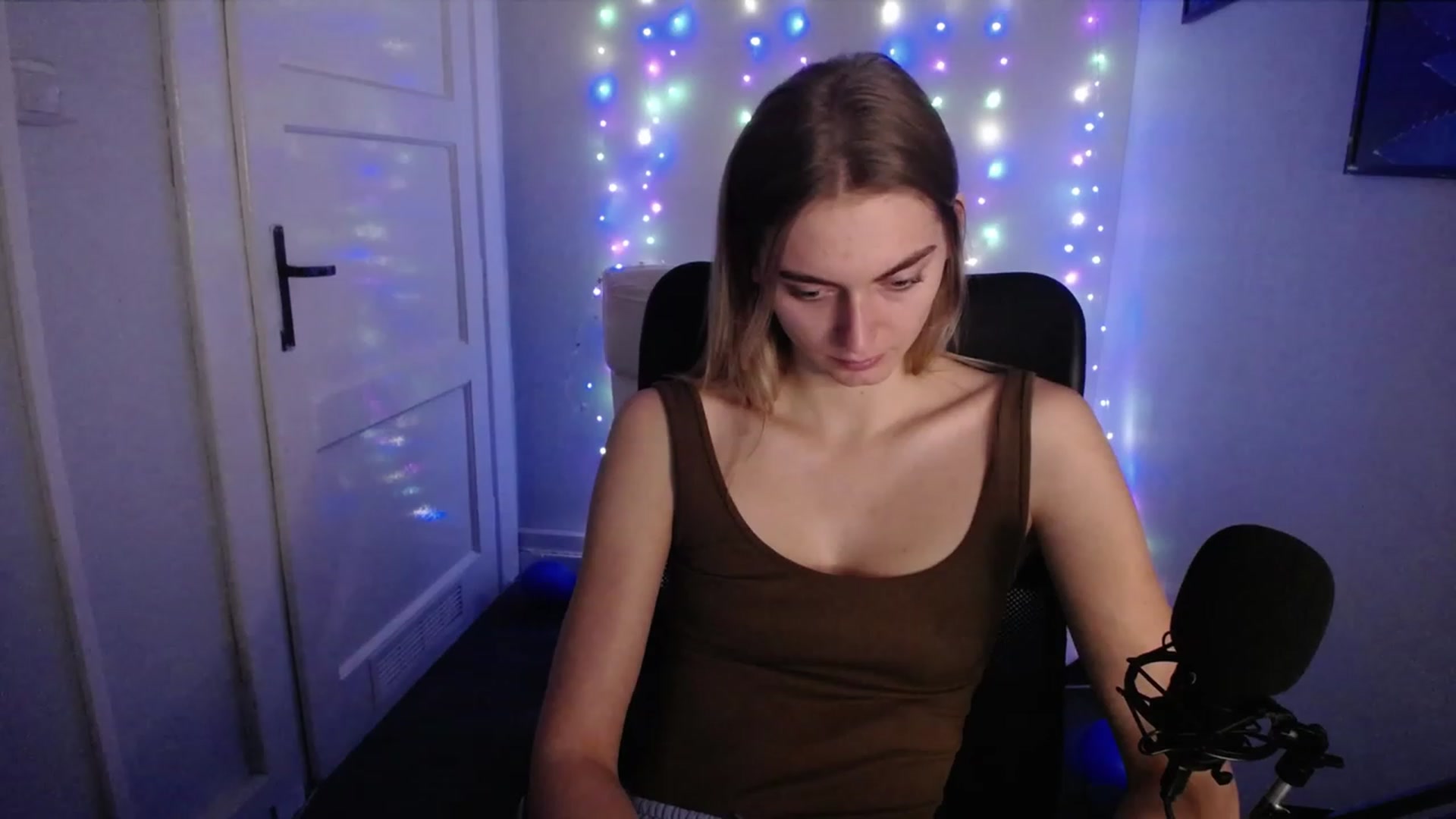 Gallery image thumbnail from PersonYouNeed's myfreecams stream on, 10/26/2023, 13:34 image 11 of 20