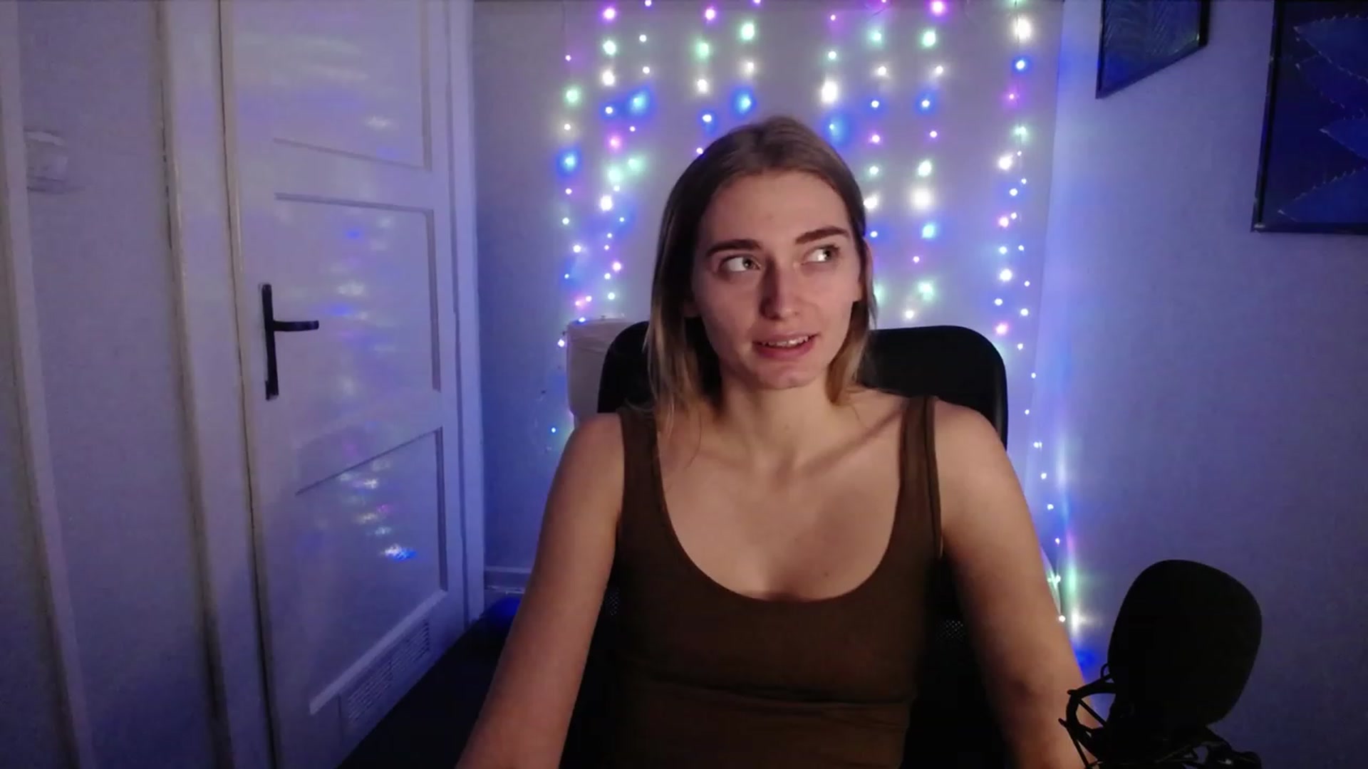 Gallery image thumbnail from PersonYouNeed's myfreecams stream on, 10/26/2023, 13:34 image 4 of 20