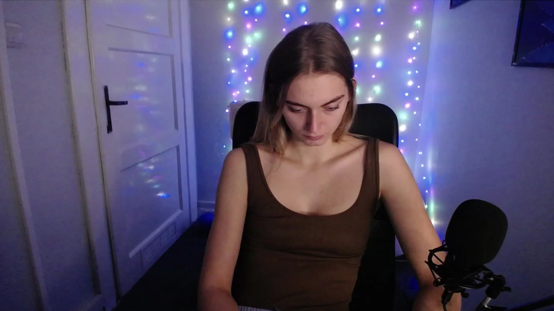 Gallery image thumbnail from PersonYouNeed's myfreecams stream on, 10/26/2023, 13:34 image 9 of 20