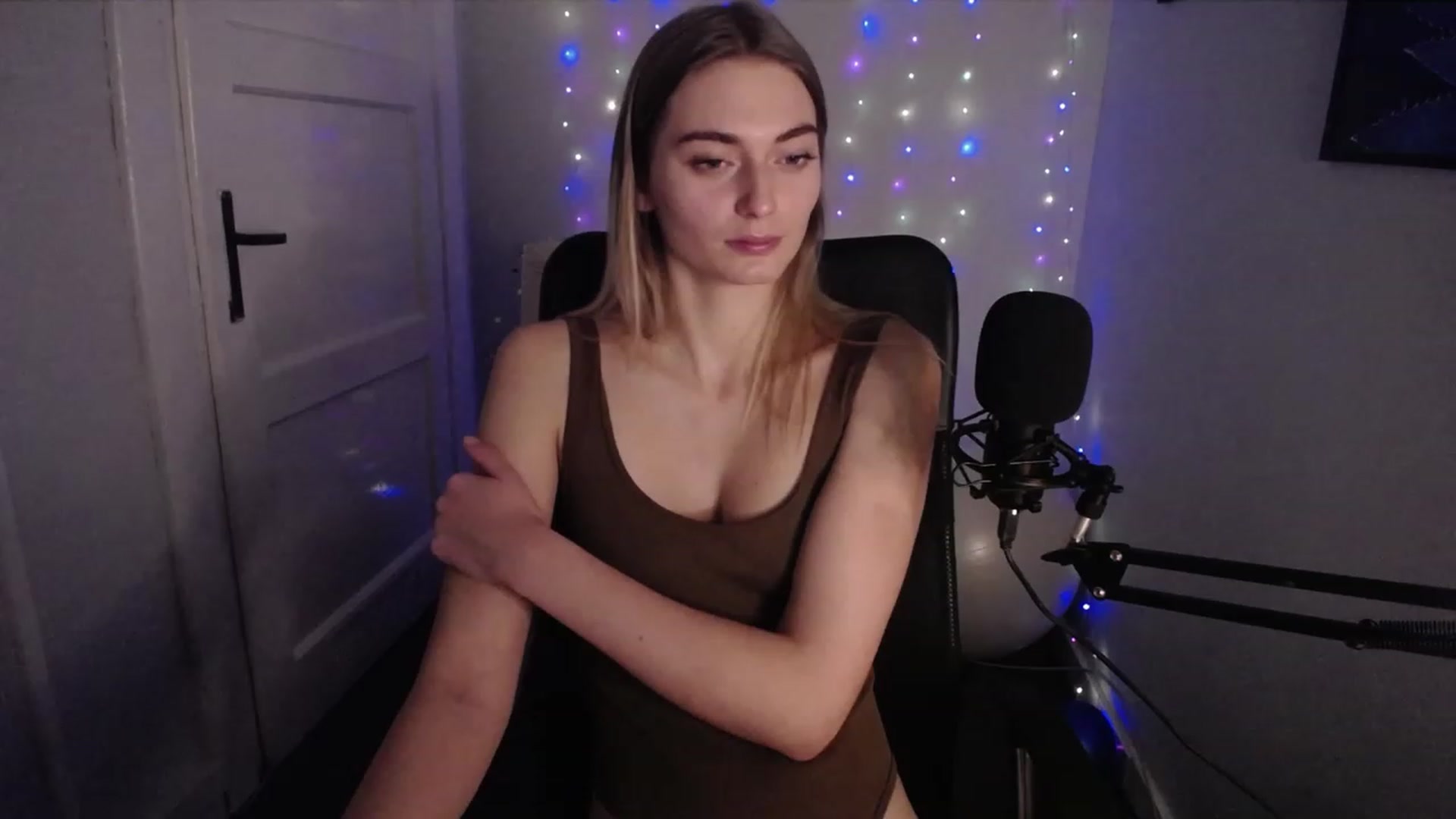 Gallery image thumbnail from PersonYouNeed's myfreecams stream on, 11/09/2023, 12:27 image 2 of 20