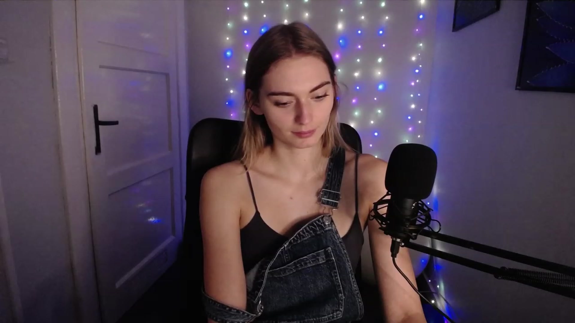 Gallery image thumbnail from PersonYouNeed's myfreecams stream on, 11/13/2023, 13:15 image 5 of 20