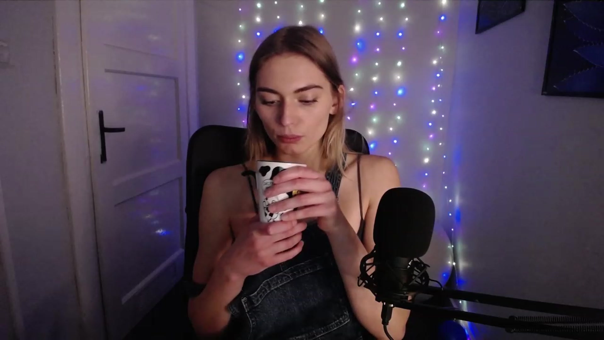 Gallery image thumbnail from PersonYouNeed's myfreecams stream on, 11/13/2023, 13:15 image 6 of 20