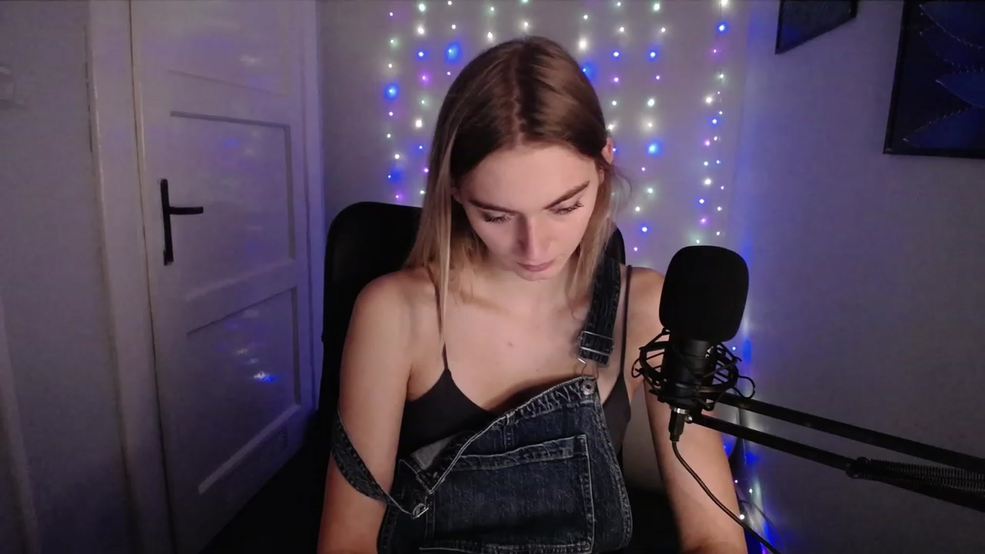 Gallery image thumbnail from PersonYouNeed's myfreecams stream on, 11/13/2023, 13:15 image 2 of 20