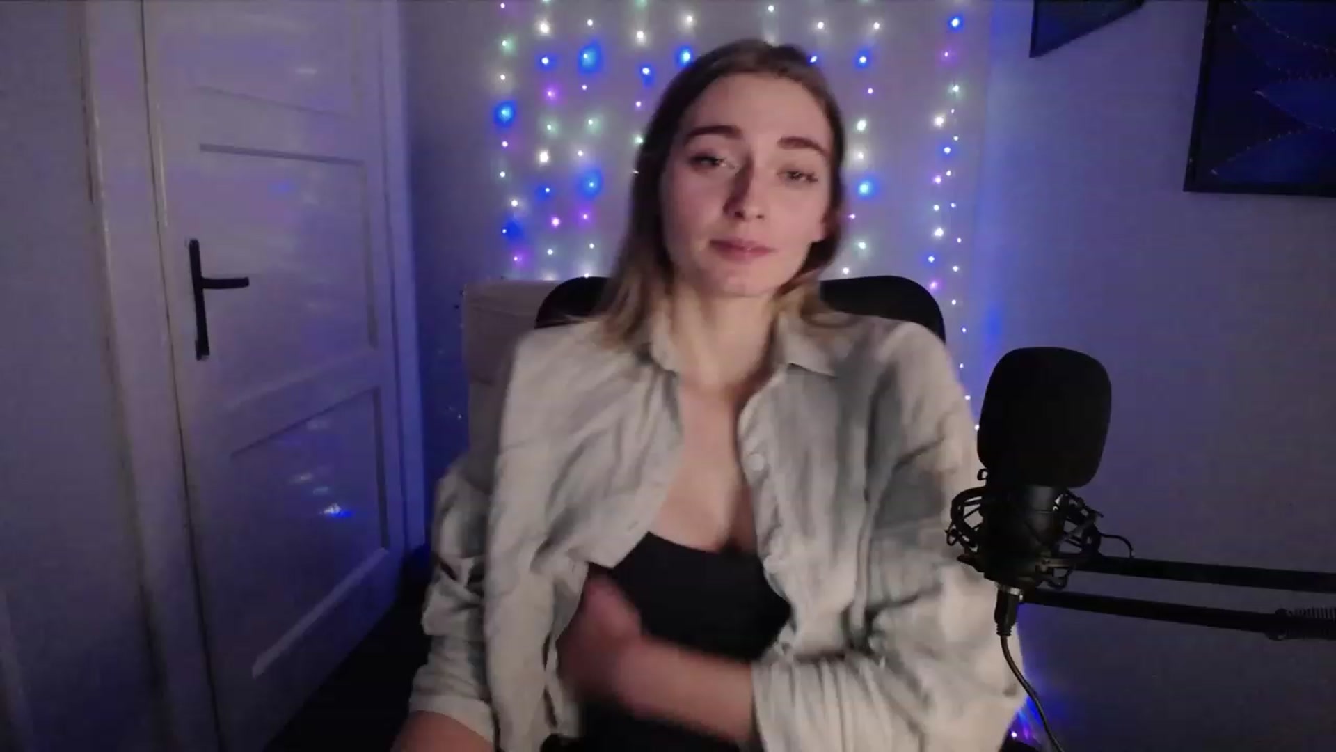 Gallery image thumbnail from PersonYouNeed's myfreecams stream on, 11/16/2023, 14:32 image 19 of 20