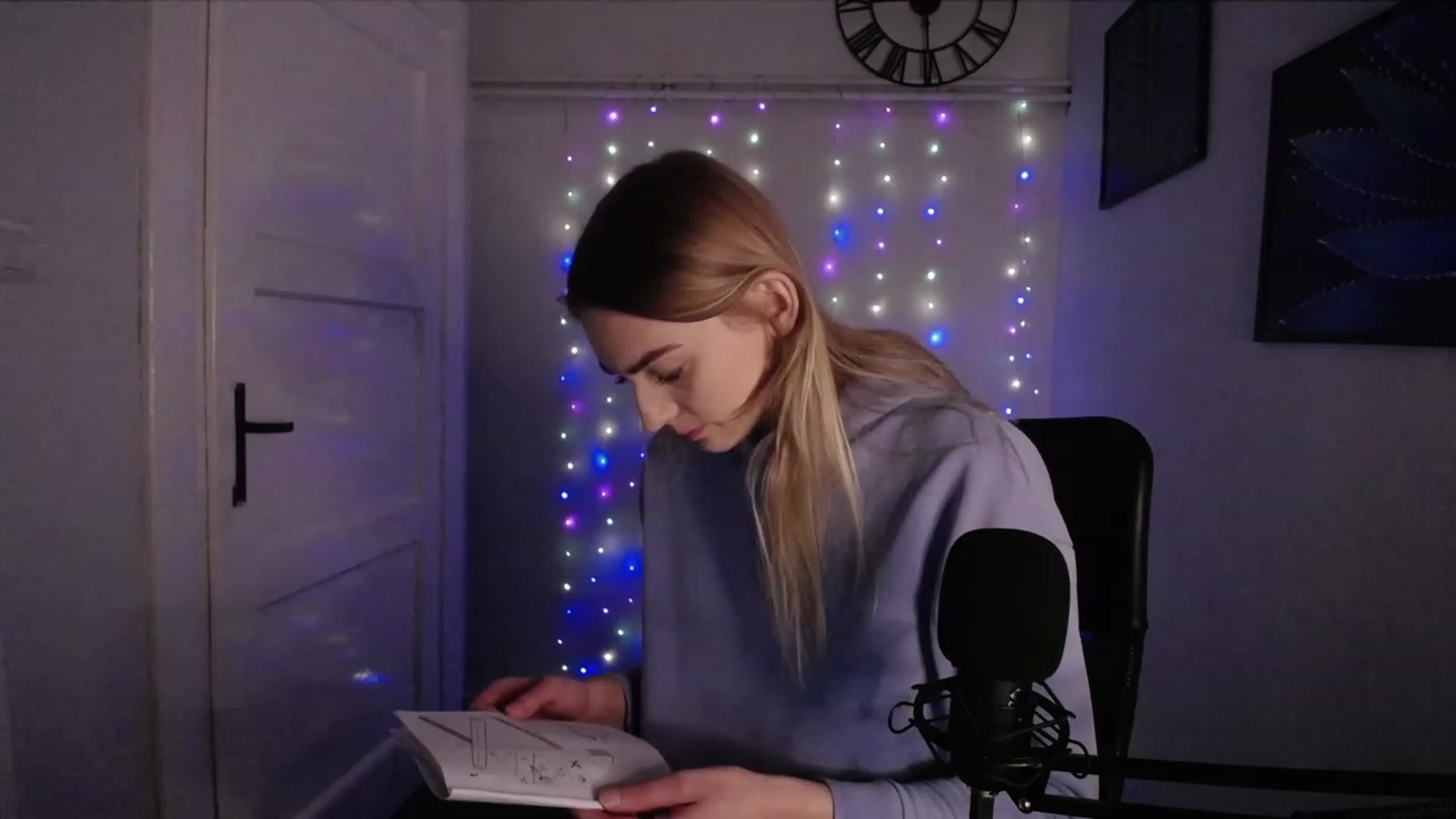 Gallery image thumbnail from PersonYouNeed's myfreecams stream on, 11/20/2023, 13:29 image 6 of 20