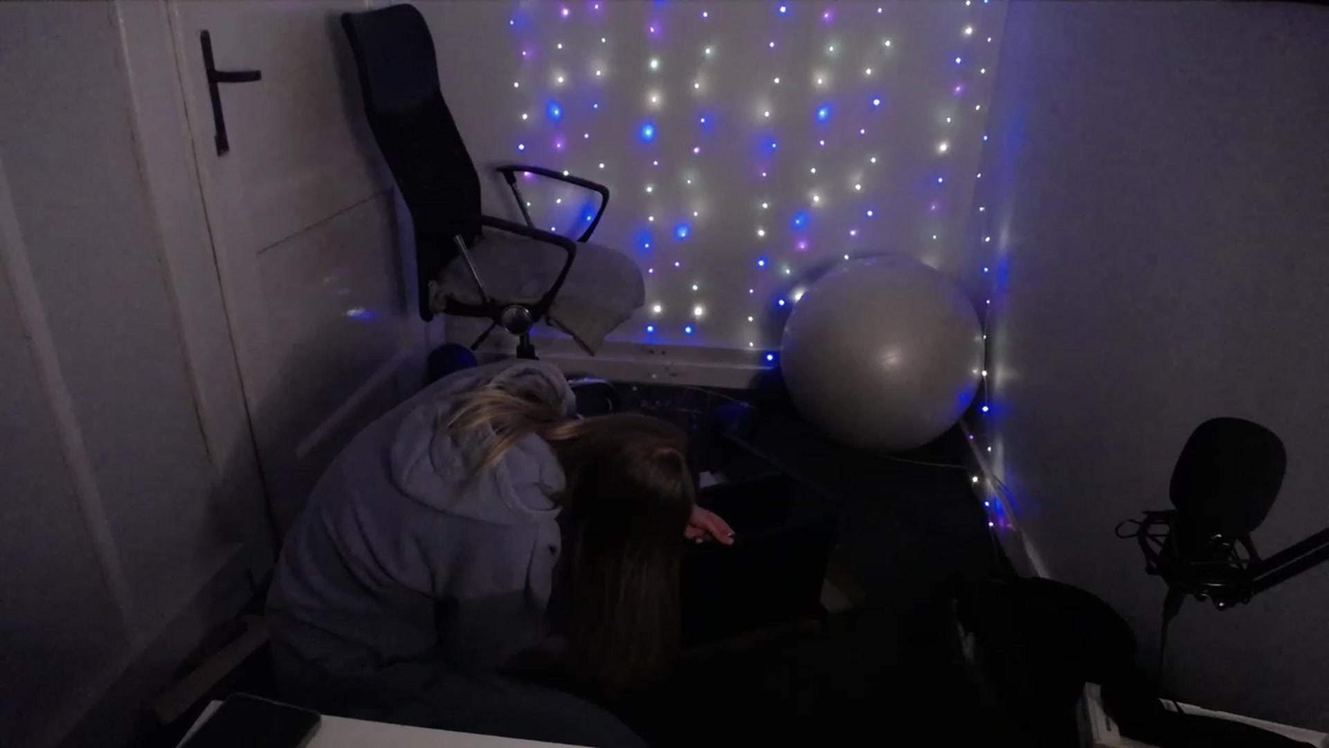 Gallery image thumbnail from PersonYouNeed's myfreecams stream on, 11/20/2023, 13:29 image 11 of 20