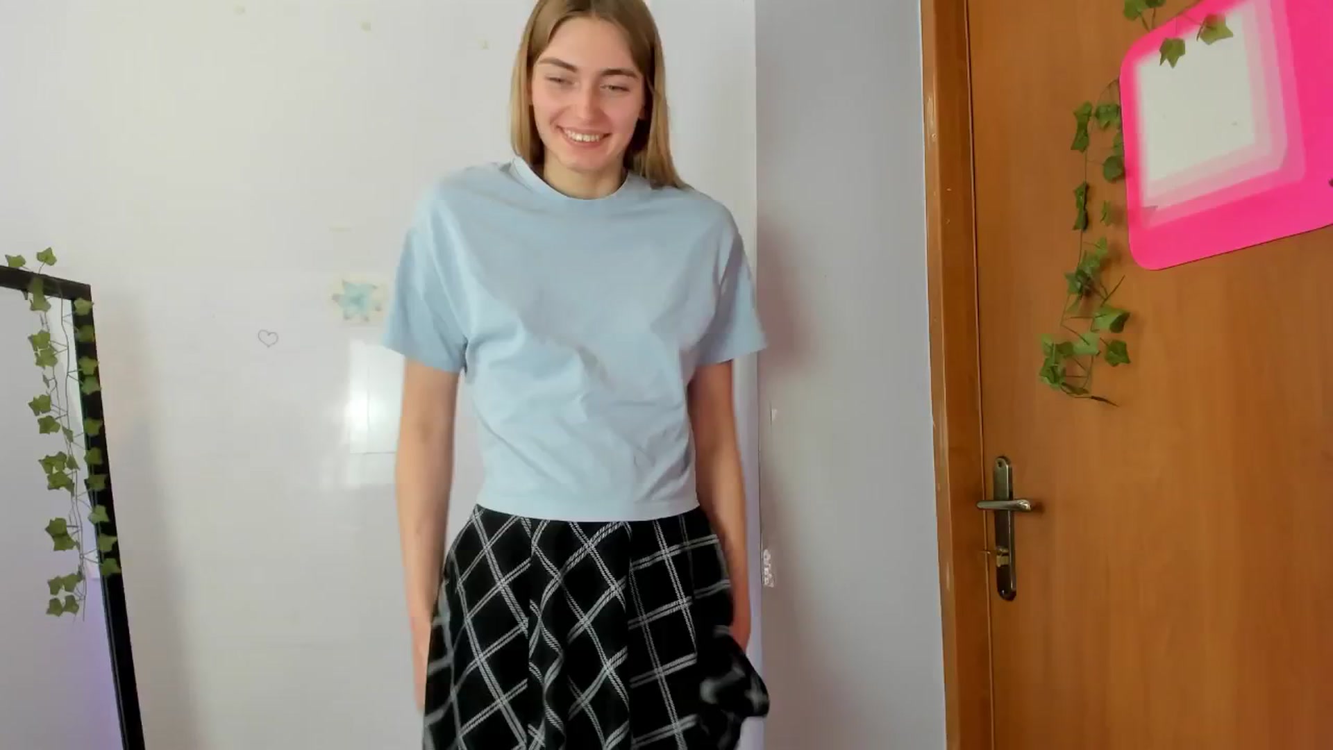 Gallery image thumbnail from PersonYouNeed's myfreecams stream on, 04/26/2026, 15:01 image 1 of 20