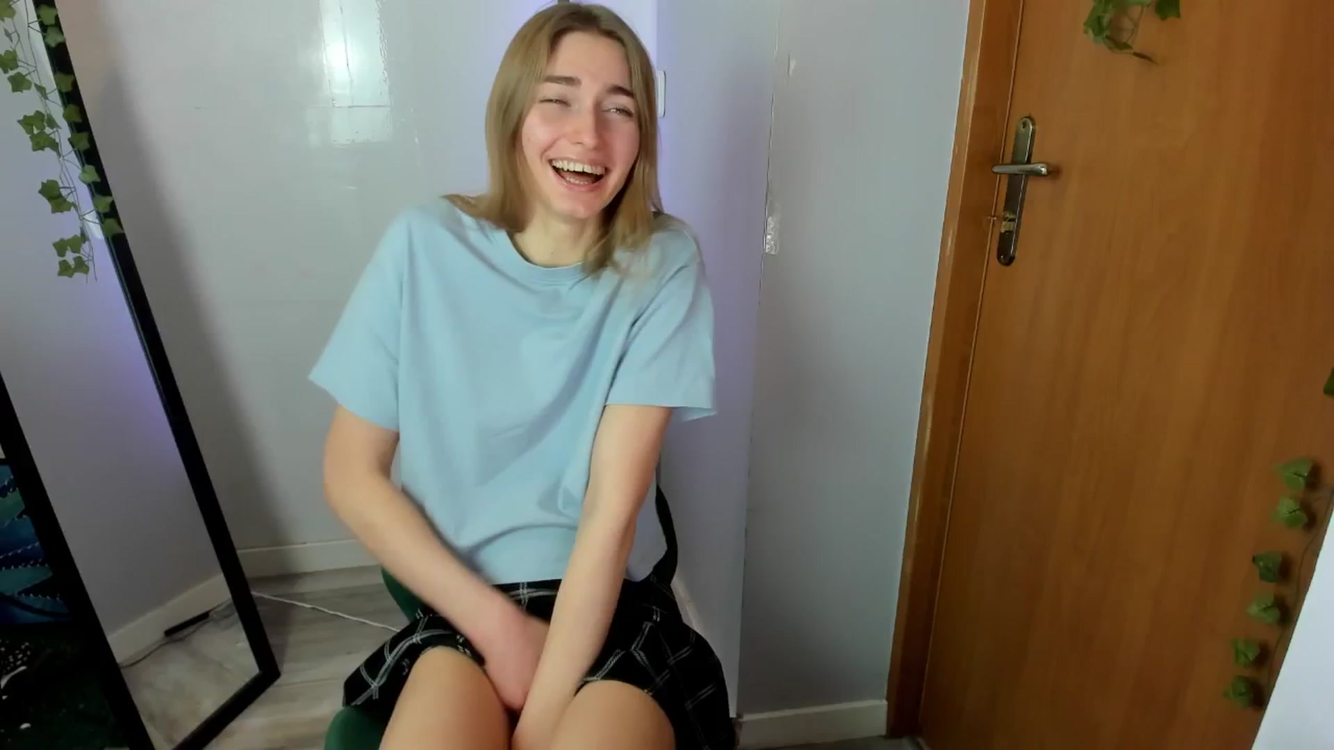 Gallery image thumbnail from PersonYouNeed's myfreecams stream on, 04/26/2026, 15:01 image 7 of 20