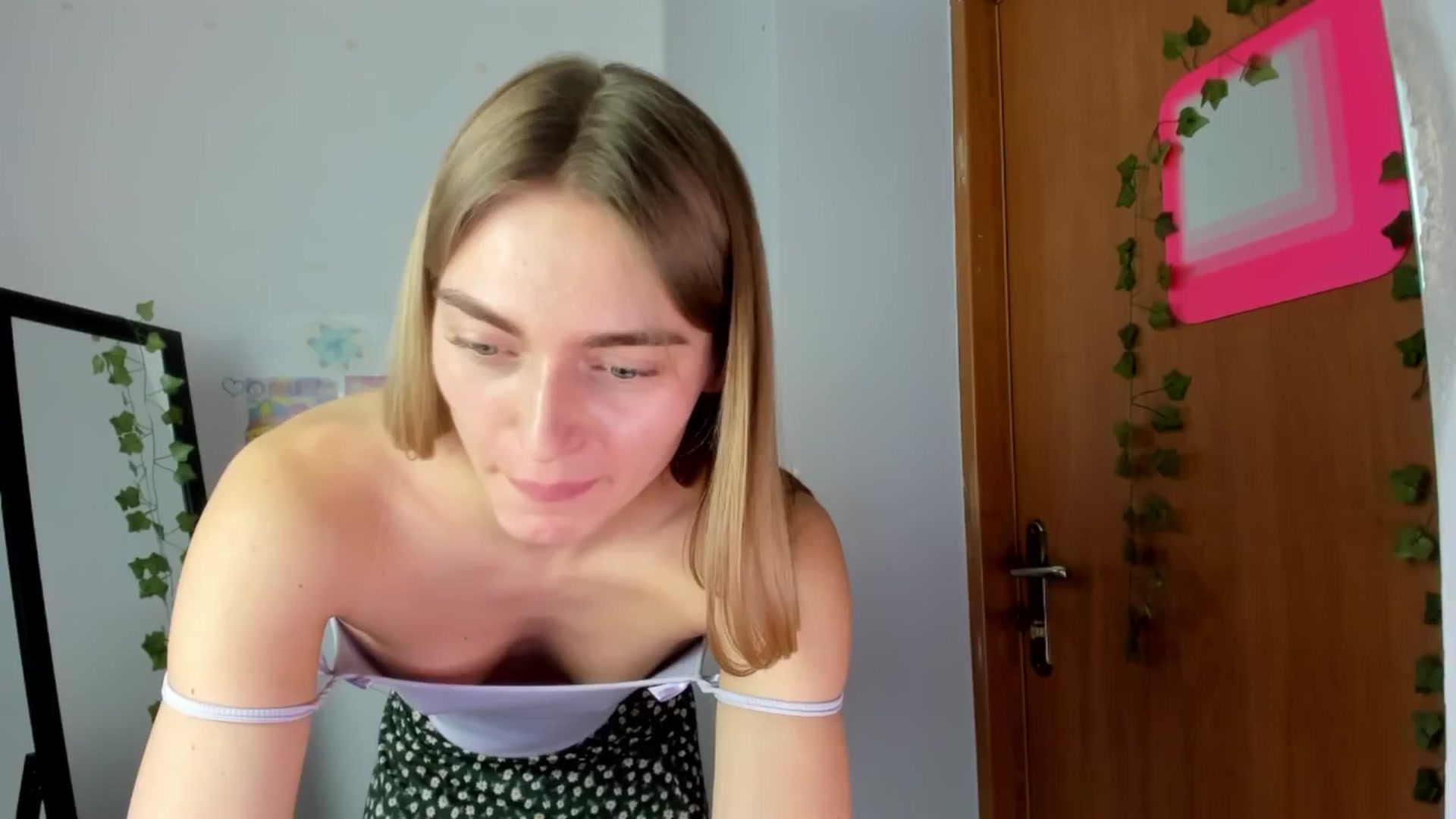 Gallery image thumbnail from PersonYouNeed's myfreecams stream on, 04/29/2026, 12:42 image 20 of 20