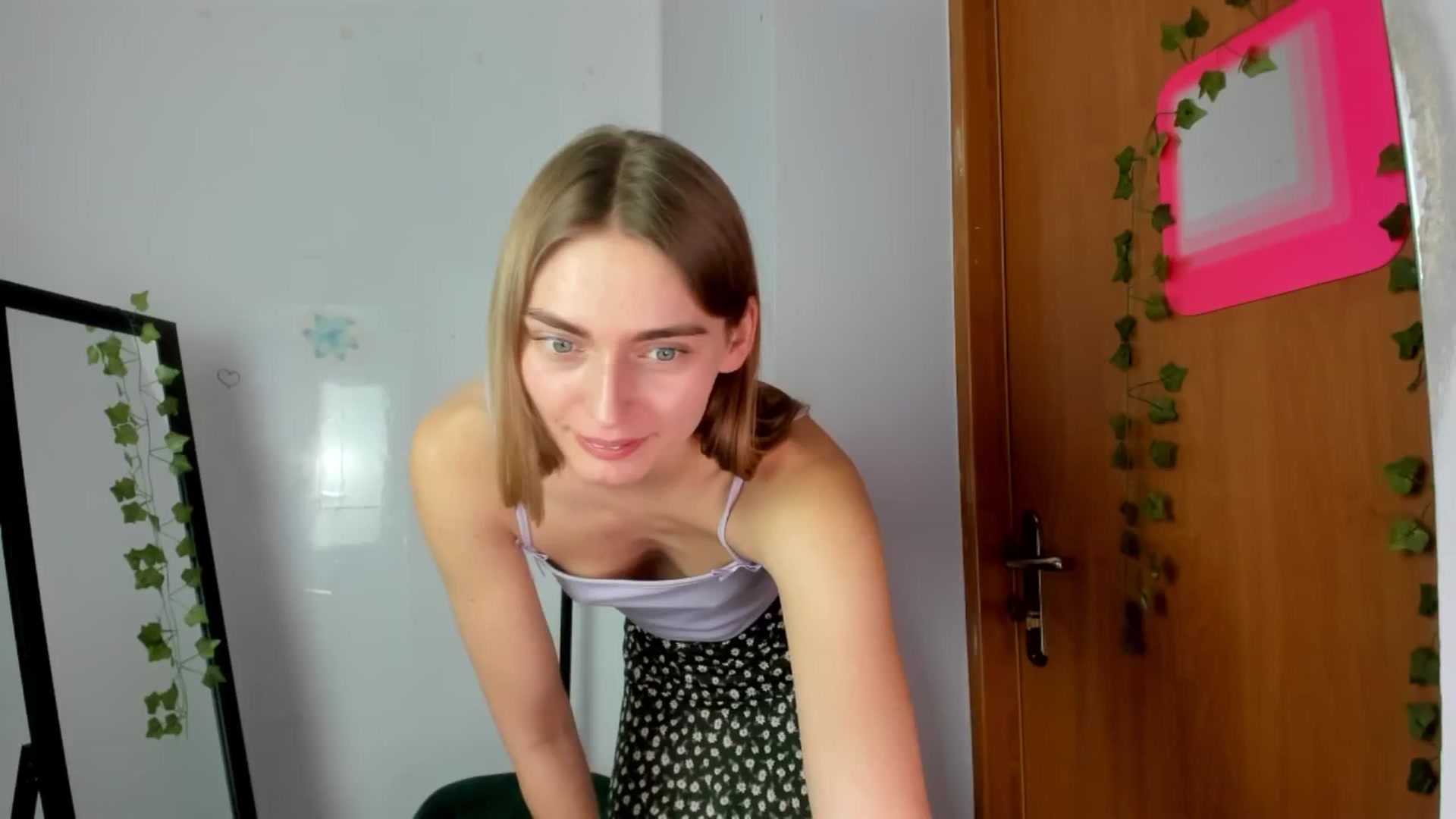 Gallery image thumbnail from PersonYouNeed's myfreecams stream on, 04/29/2026, 12:42 image 7 of 20