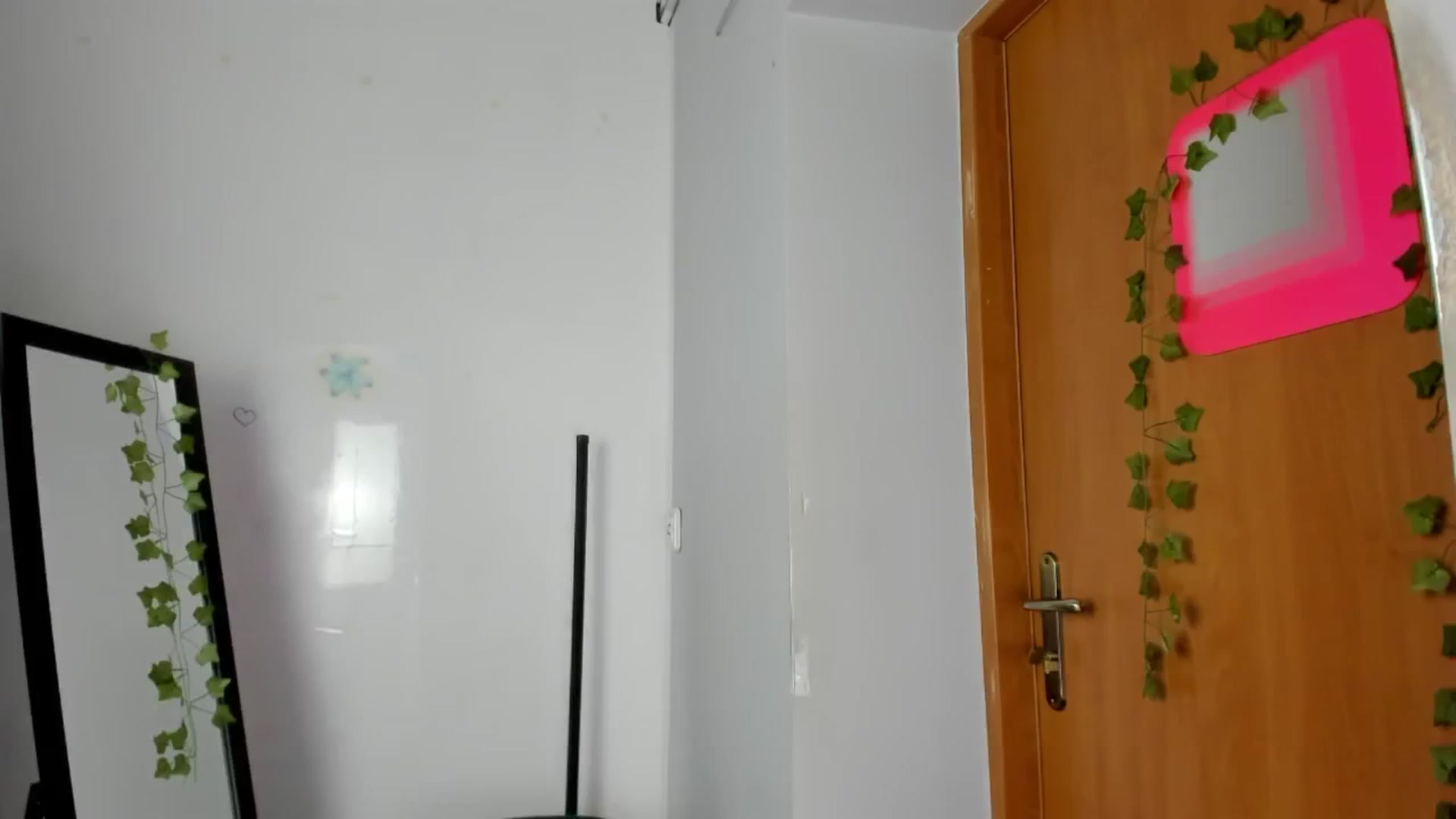 Gallery image thumbnail from PersonYouNeed's myfreecams stream on, 04/29/2026, 12:42 image 9 of 20
