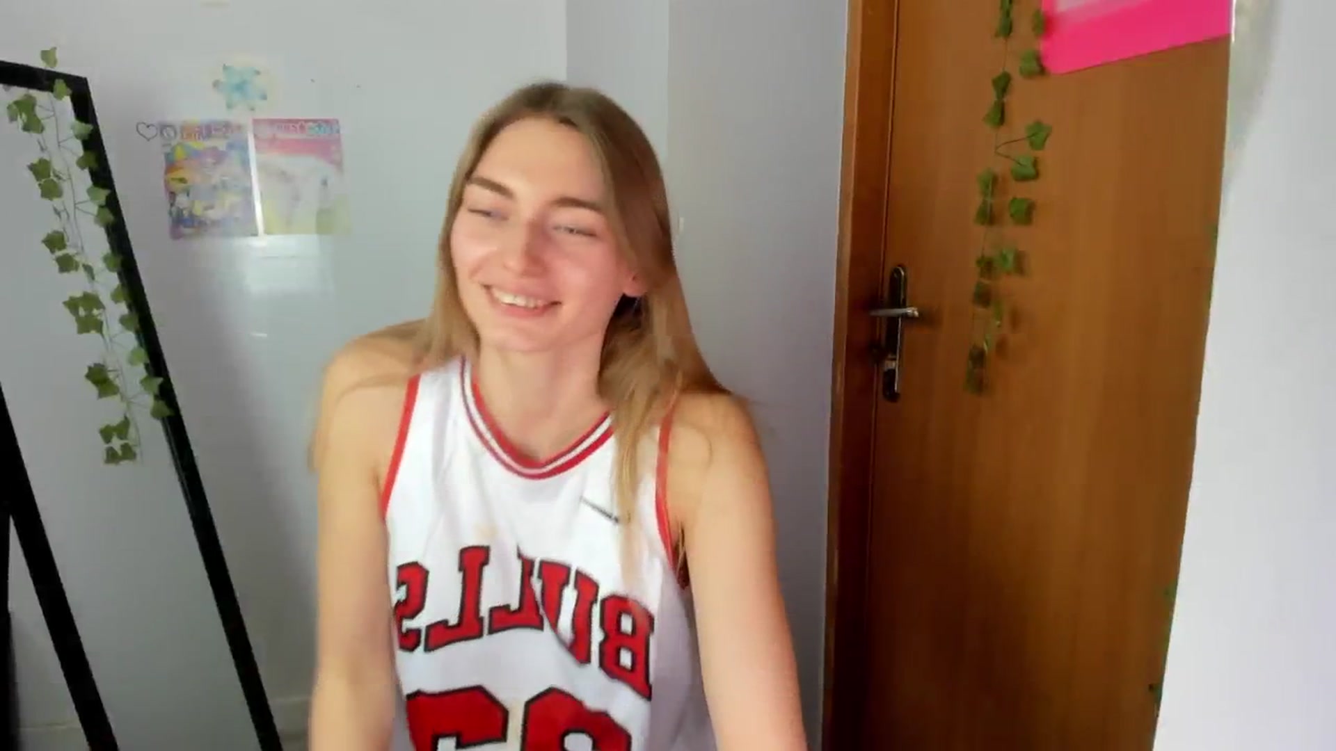 Gallery image thumbnail from PersonYouNeed's myfreecams stream on, 04/29/2026, 13:28 image 9 of 20