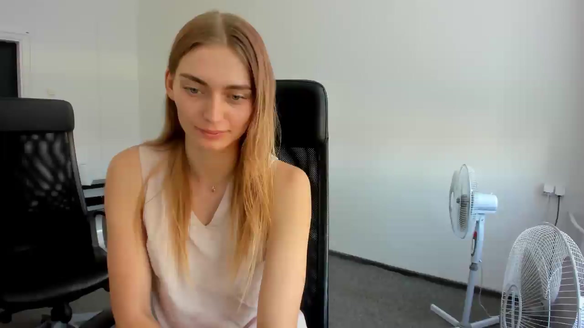 Gallery image thumbnail from PersonYouNeed's myfreecams stream on, 08/11/2026, 15:25 image 7 of 20