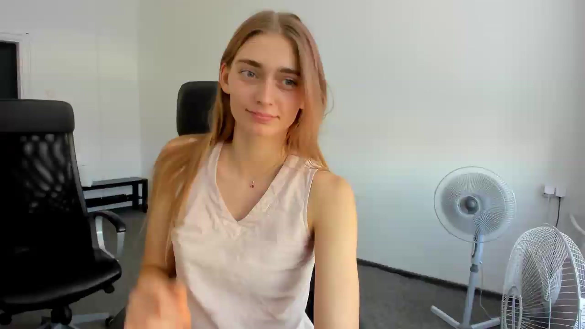 Gallery image thumbnail from PersonYouNeed's myfreecams stream on, 08/11/2026, 15:25 image 5 of 20