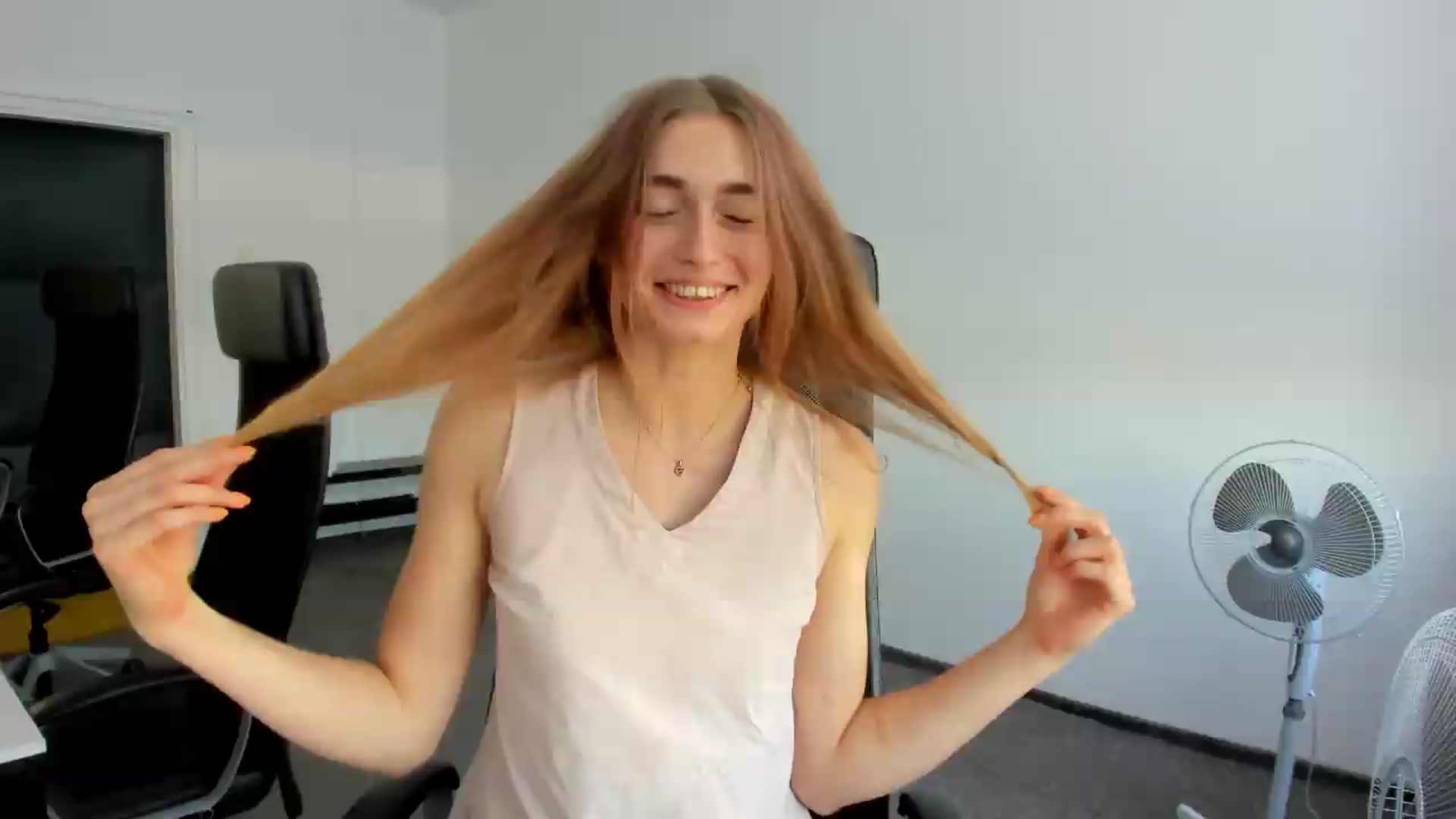 Gallery image thumbnail from PersonYouNeed's myfreecams stream on, 08/11/2026, 15:25 image 18 of 20