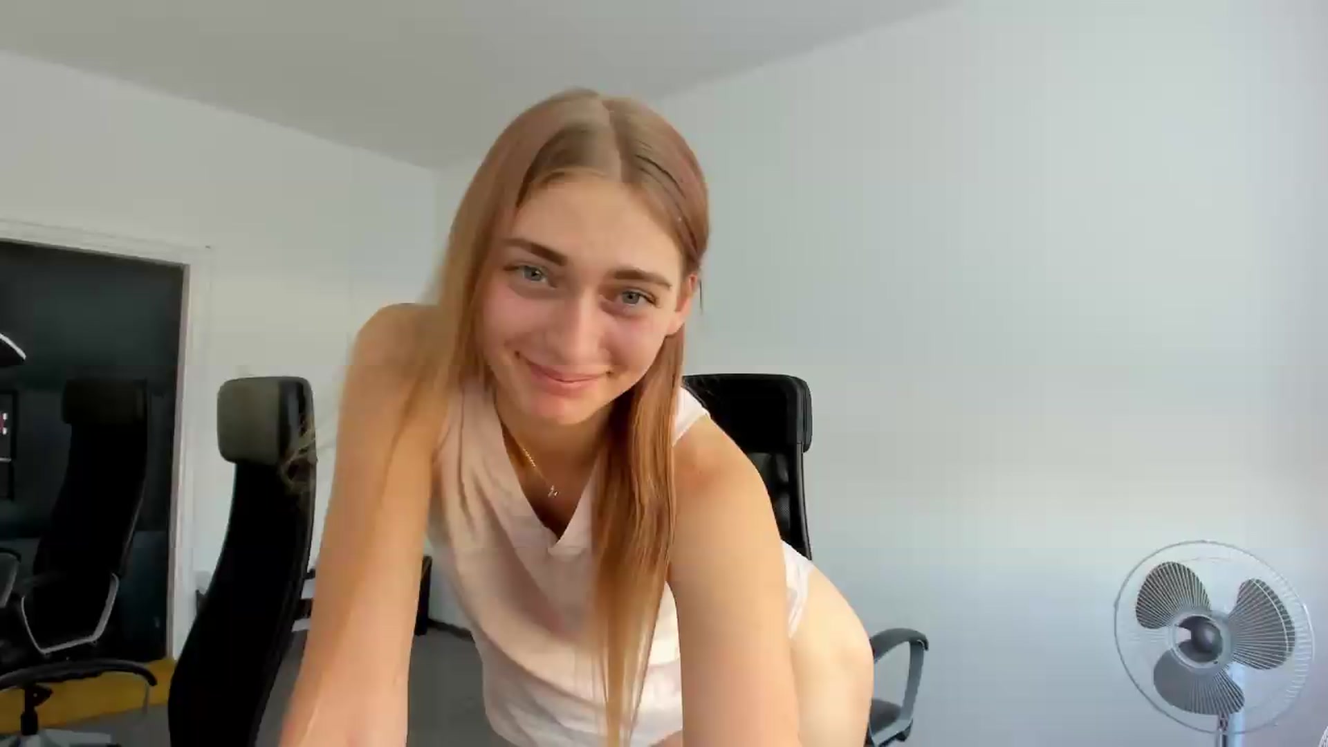 Gallery image thumbnail from PersonYouNeed's myfreecams stream on, 08/11/2026, 15:25 image 12 of 20