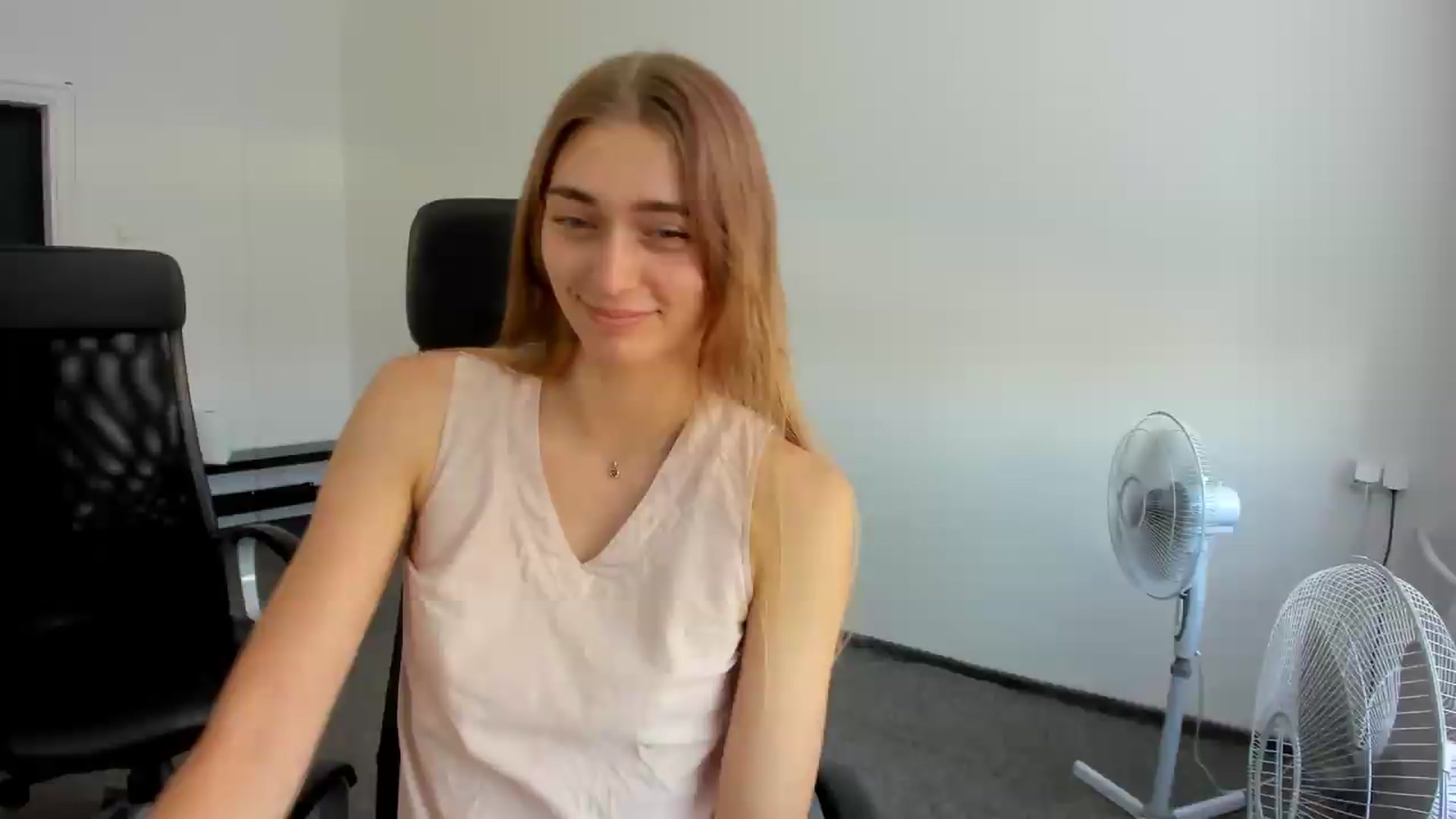 Gallery image thumbnail from PersonYouNeed's myfreecams stream on, 08/11/2026, 15:25 image 6 of 20