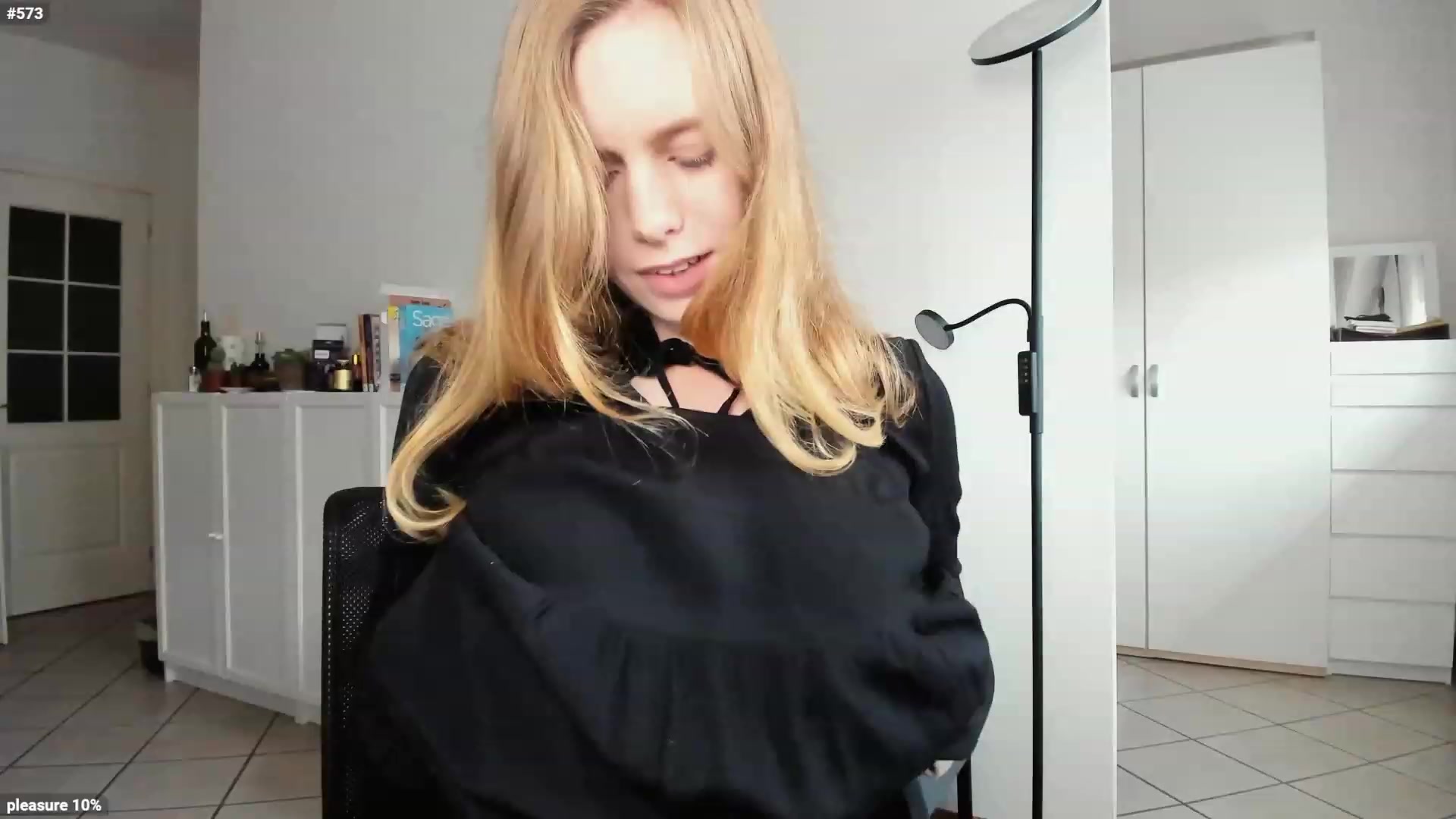 Gallery image thumbnail from Personage's myfreecams stream on, 11/17/2022, 14:27 image 3 of 20