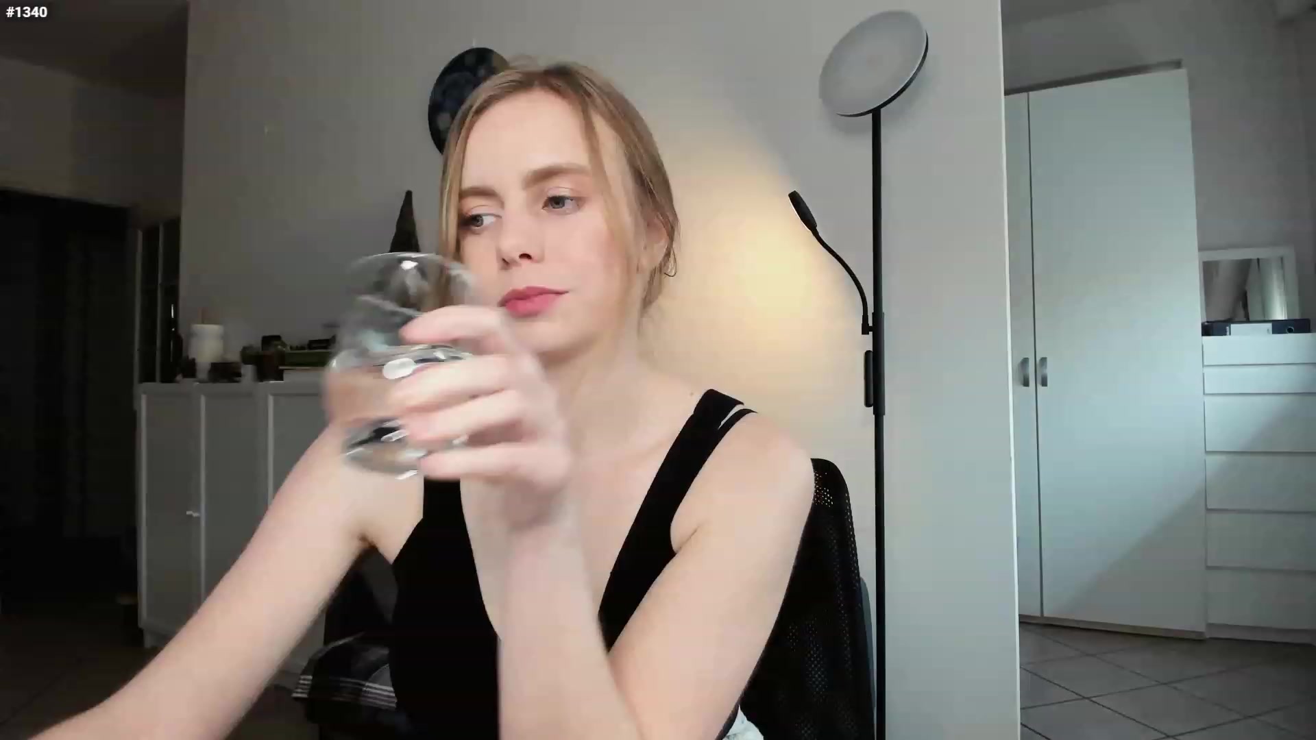 Gallery image thumbnail from Personage's myfreecams stream on, 03/01/2023, 16:26 image 5 of 20