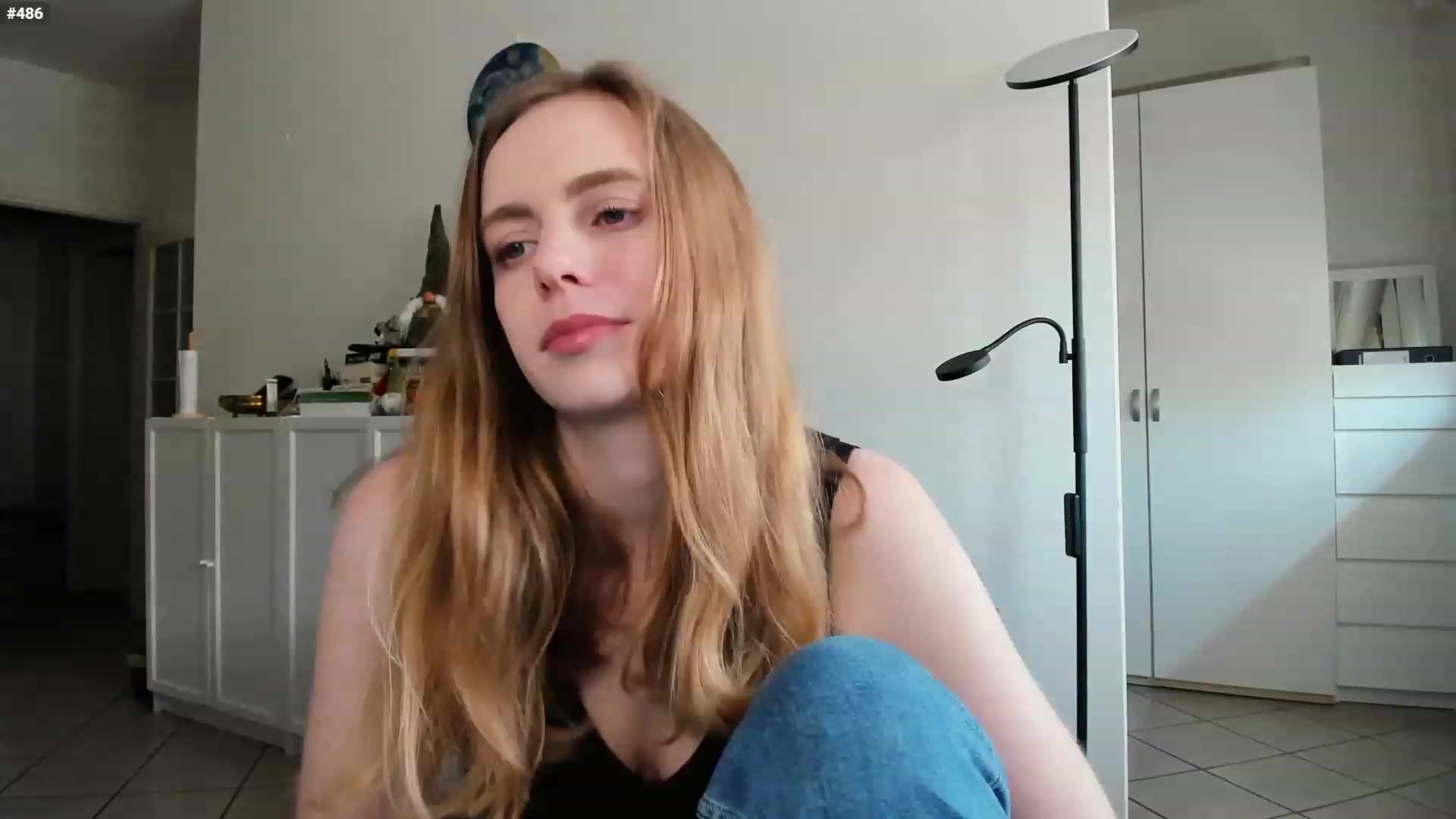 Gallery image thumbnail from Personage's myfreecams stream on, 03/21/2023, 14:46 image 16 of 20