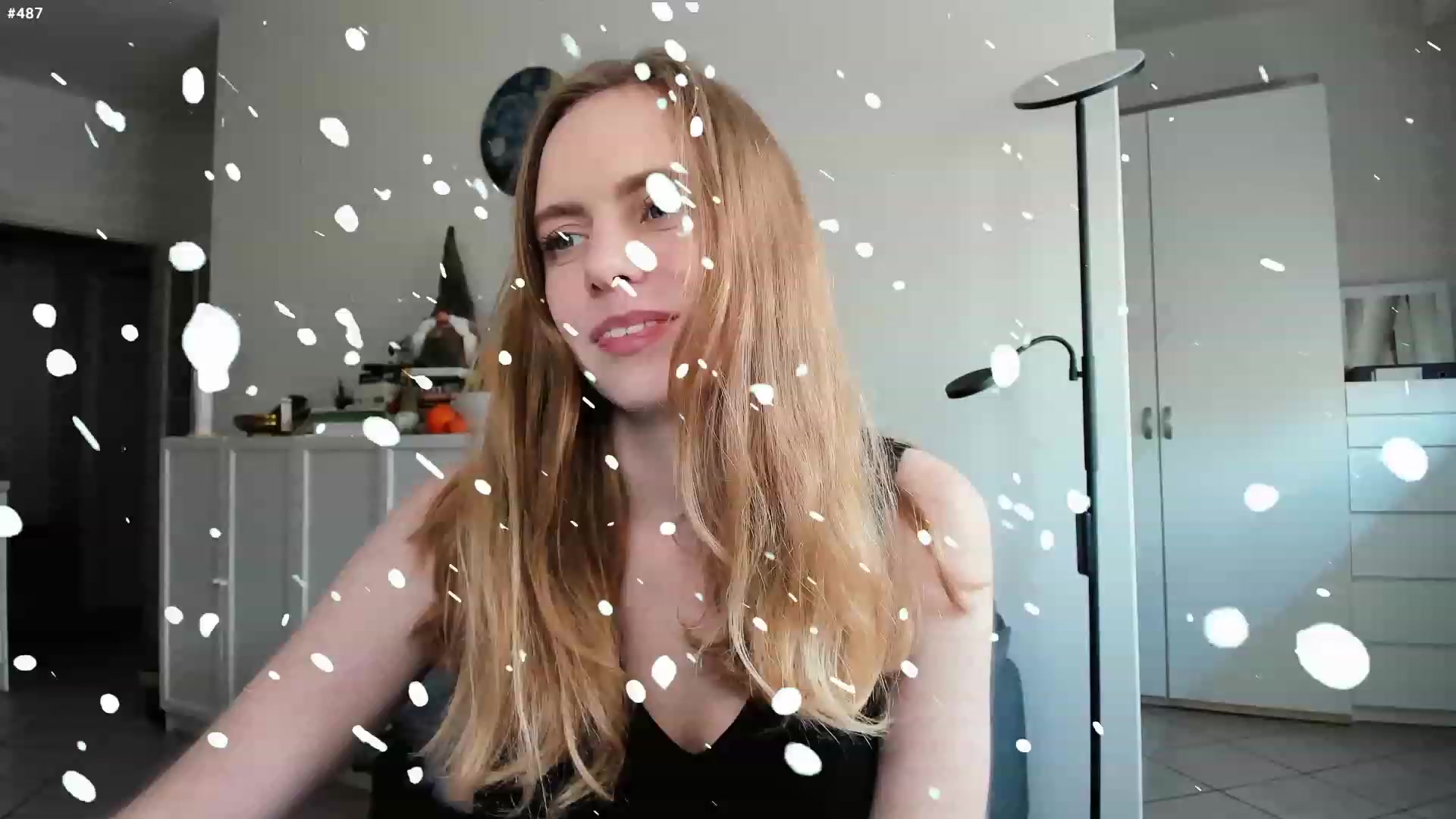 Gallery image thumbnail from Personage's myfreecams stream on, 03/21/2023, 15:28 image 2 of 20