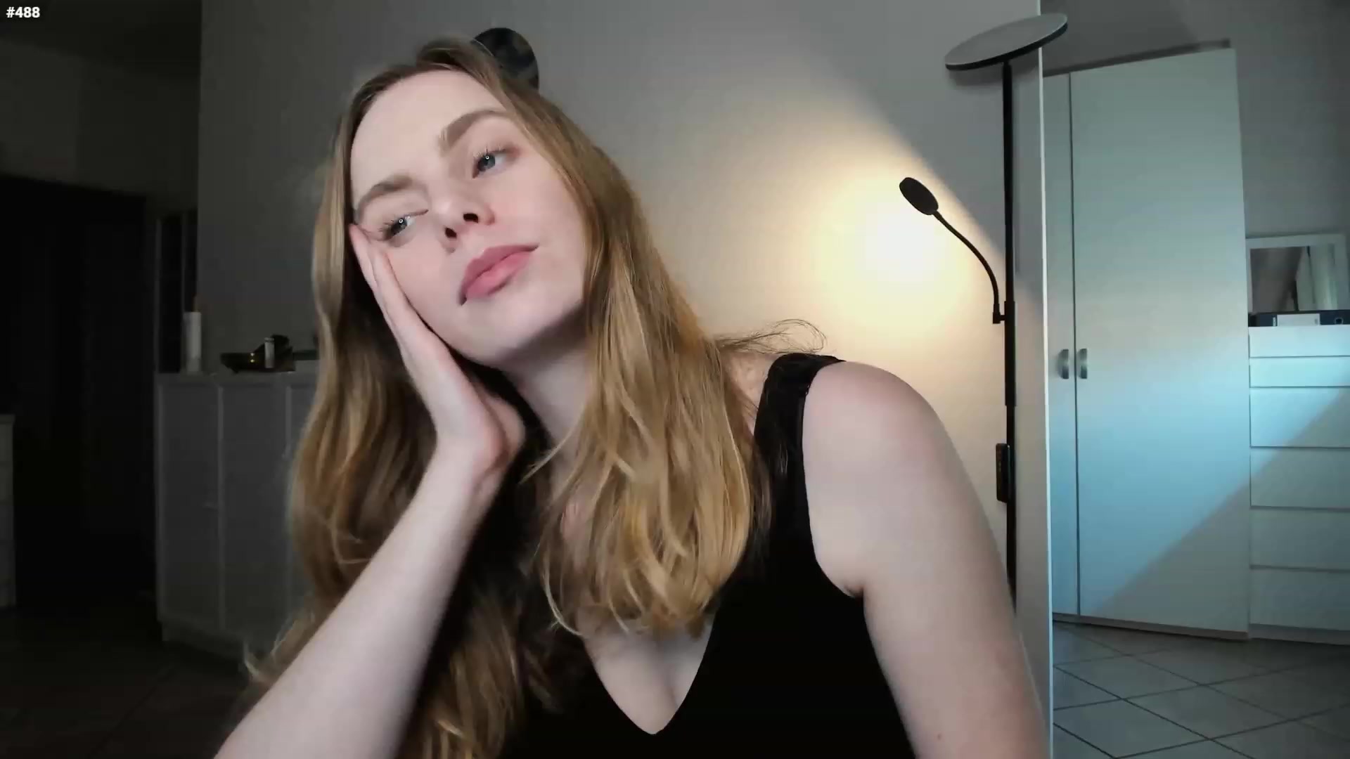Gallery image thumbnail from Personage's myfreecams stream on, 03/21/2023, 15:28 image 15 of 20