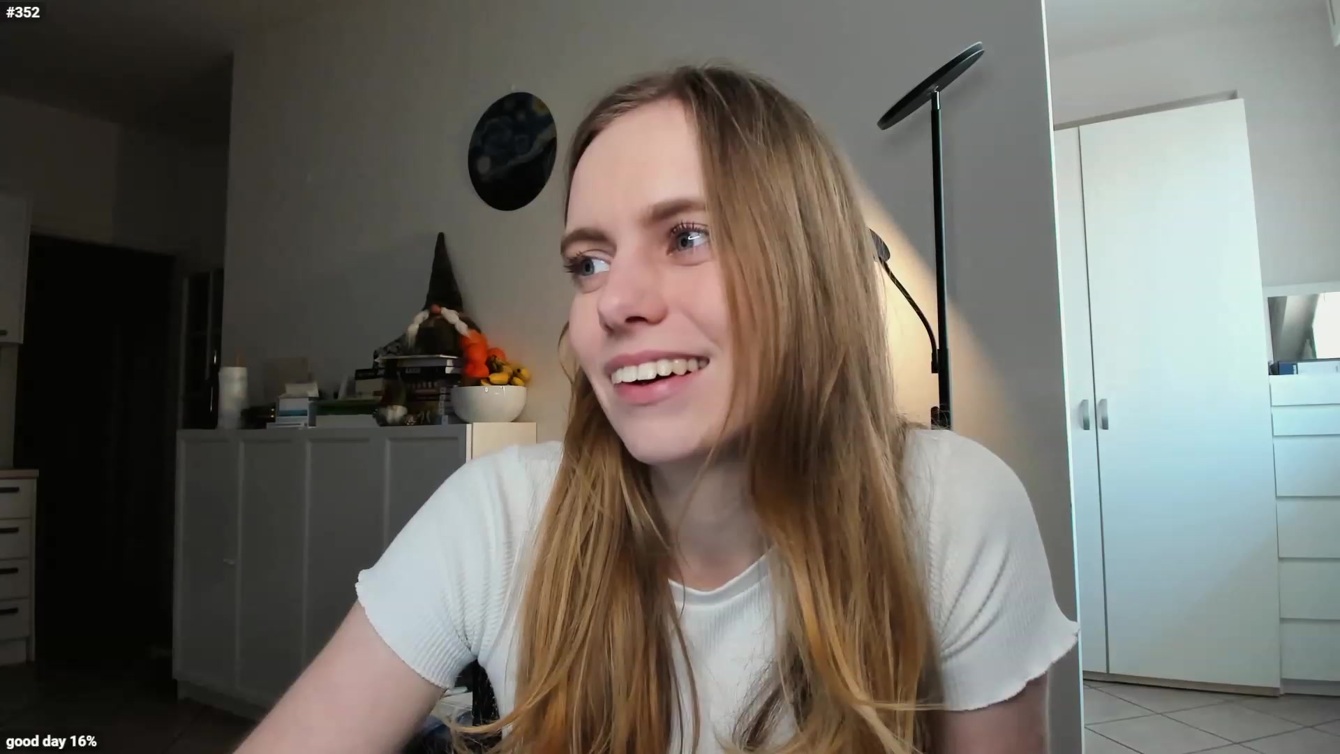 Gallery image thumbnail from Personage's myfreecams stream on, 04/08/2023, 17:20 image 8 of 20