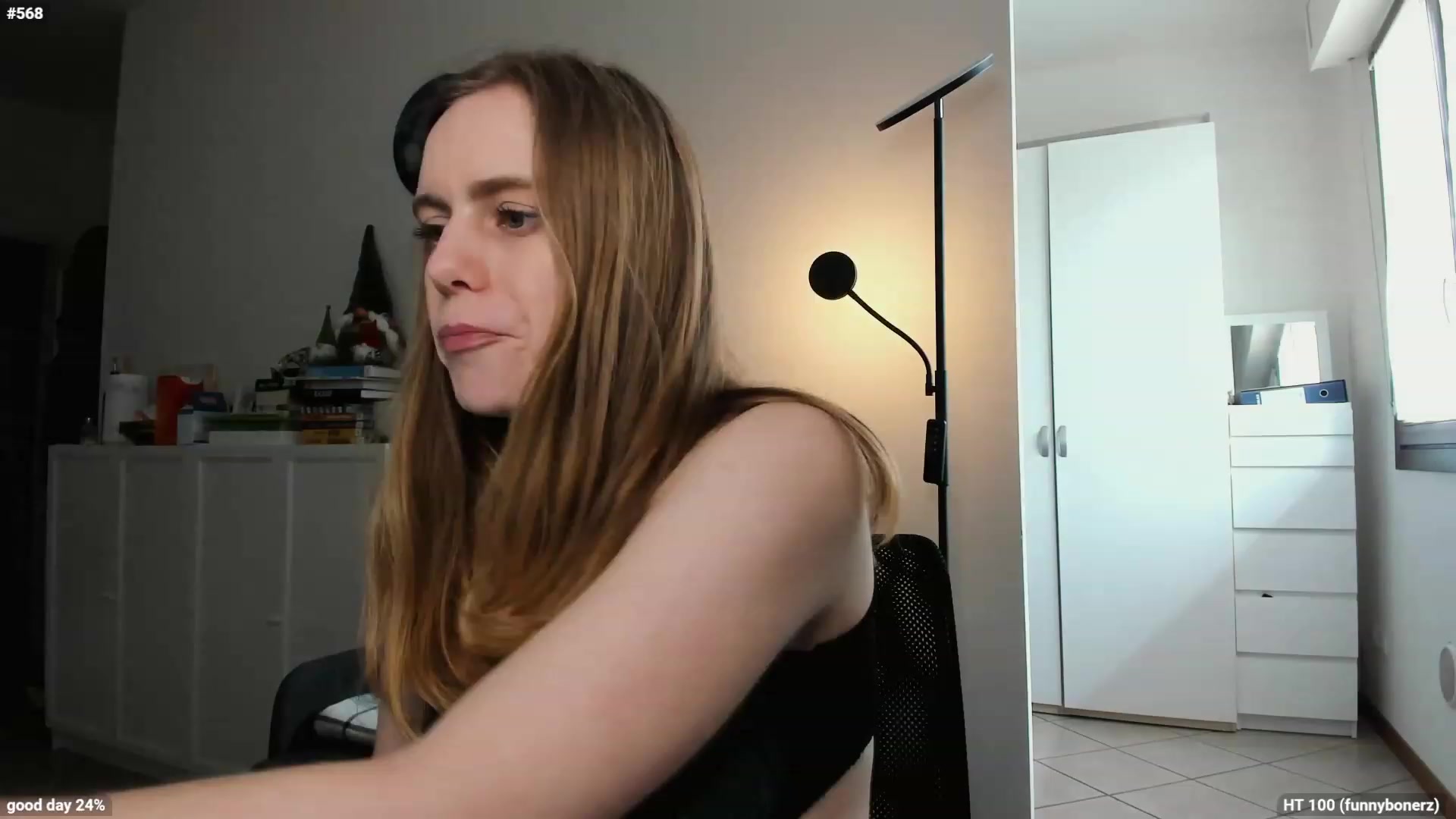Gallery image thumbnail from Personage's myfreecams stream on, 04/18/2023, 15:21 image 1 of 20