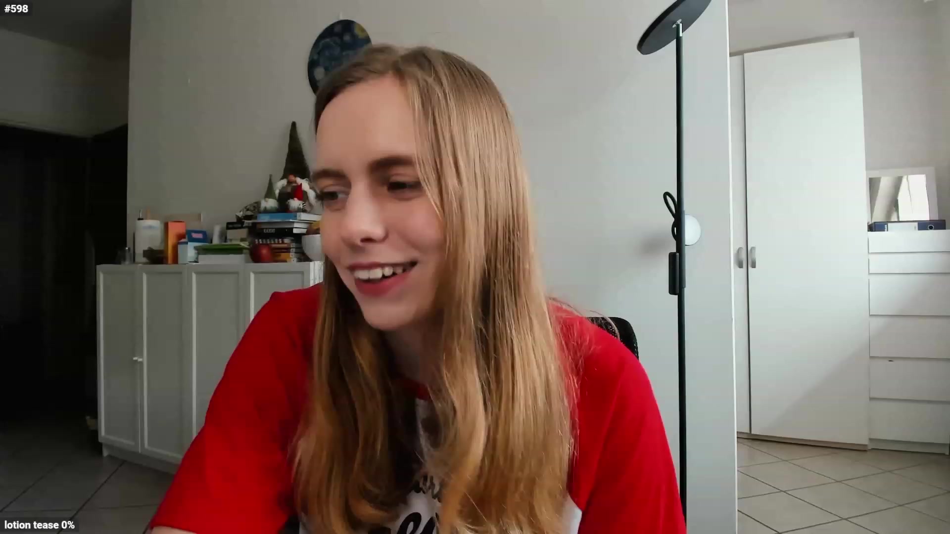 Gallery image thumbnail from Personage's myfreecams stream on, 04/19/2023, 14:36 image 3 of 20