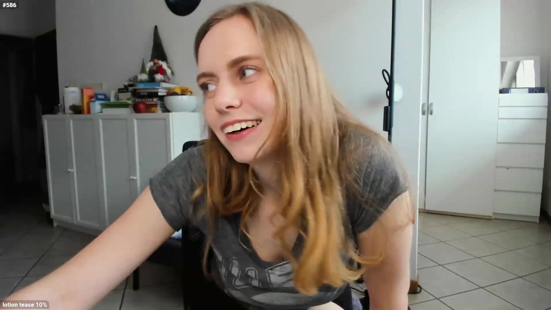 Gallery image thumbnail from Personage's myfreecams stream on, 04/19/2023, 14:36 image 16 of 20