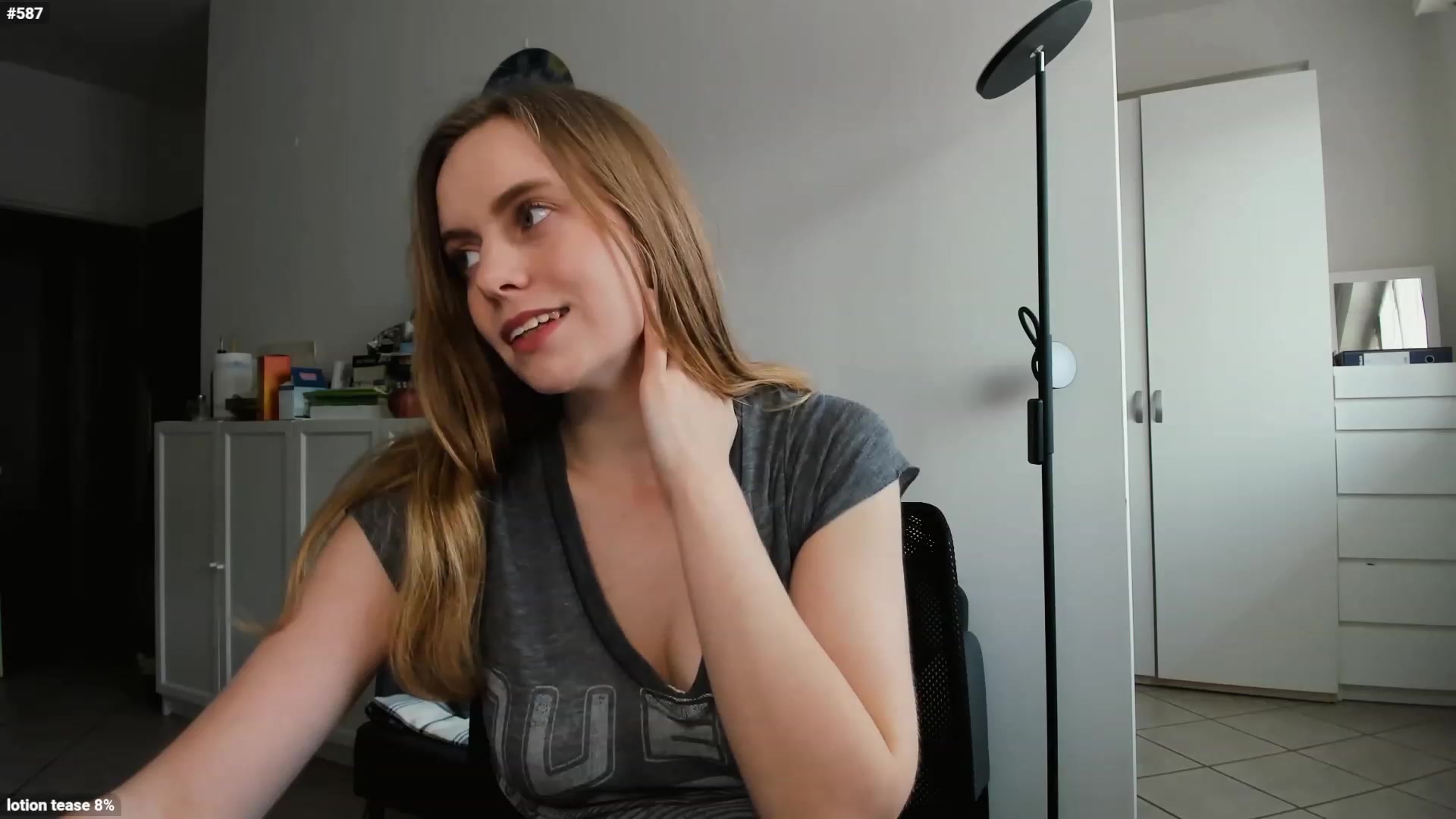 Gallery image thumbnail from Personage's myfreecams stream on, 04/19/2023, 14:36 image 13 of 20