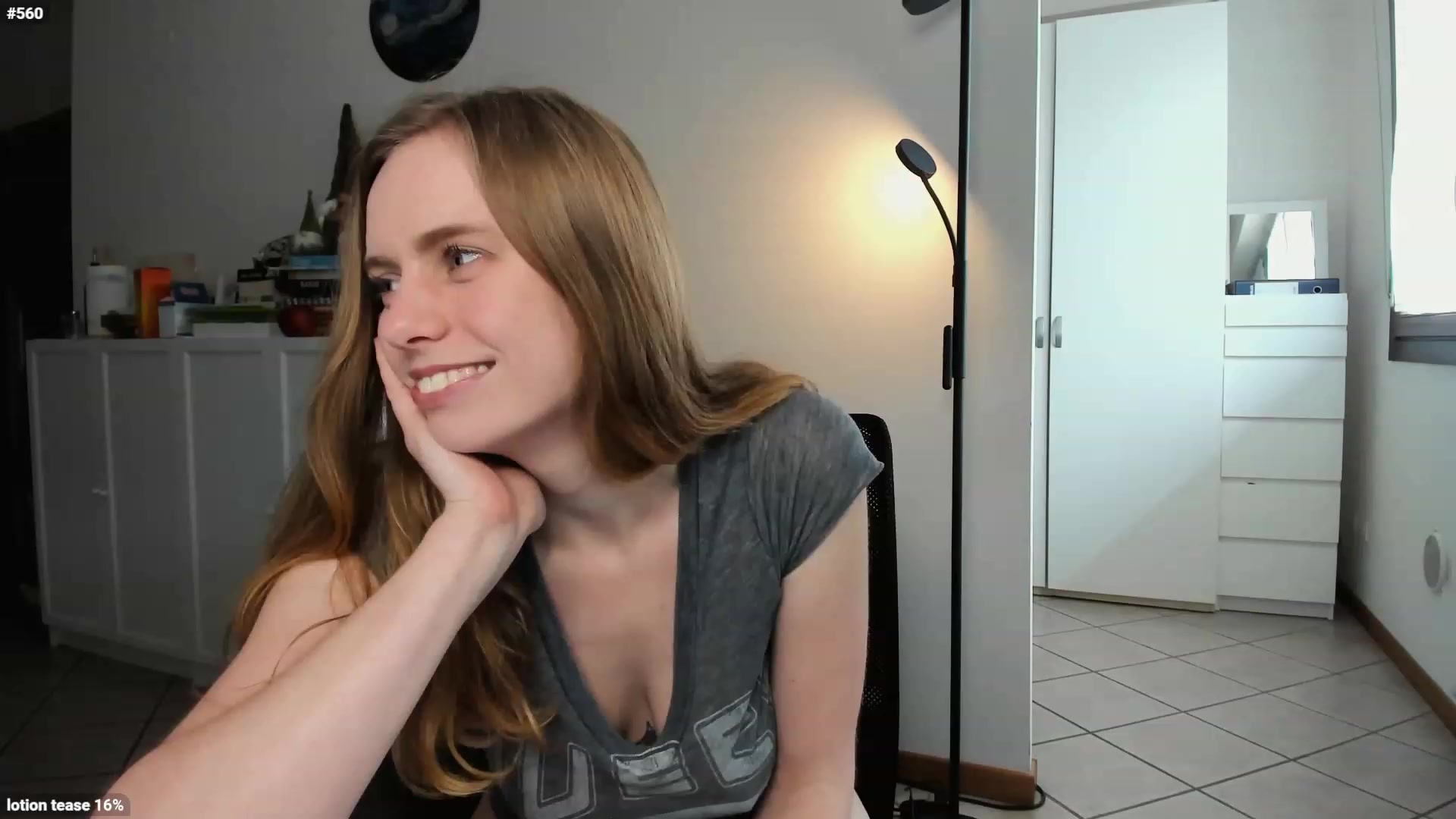 Gallery image thumbnail from Personage's myfreecams stream on, 04/19/2023, 16:33 image 14 of 20