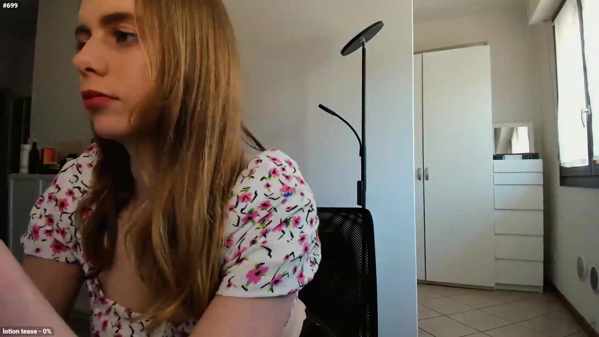 Gallery image thumbnail from Personage's myfreecams stream on, 05/06/2023, 13:06 image 10 of 20