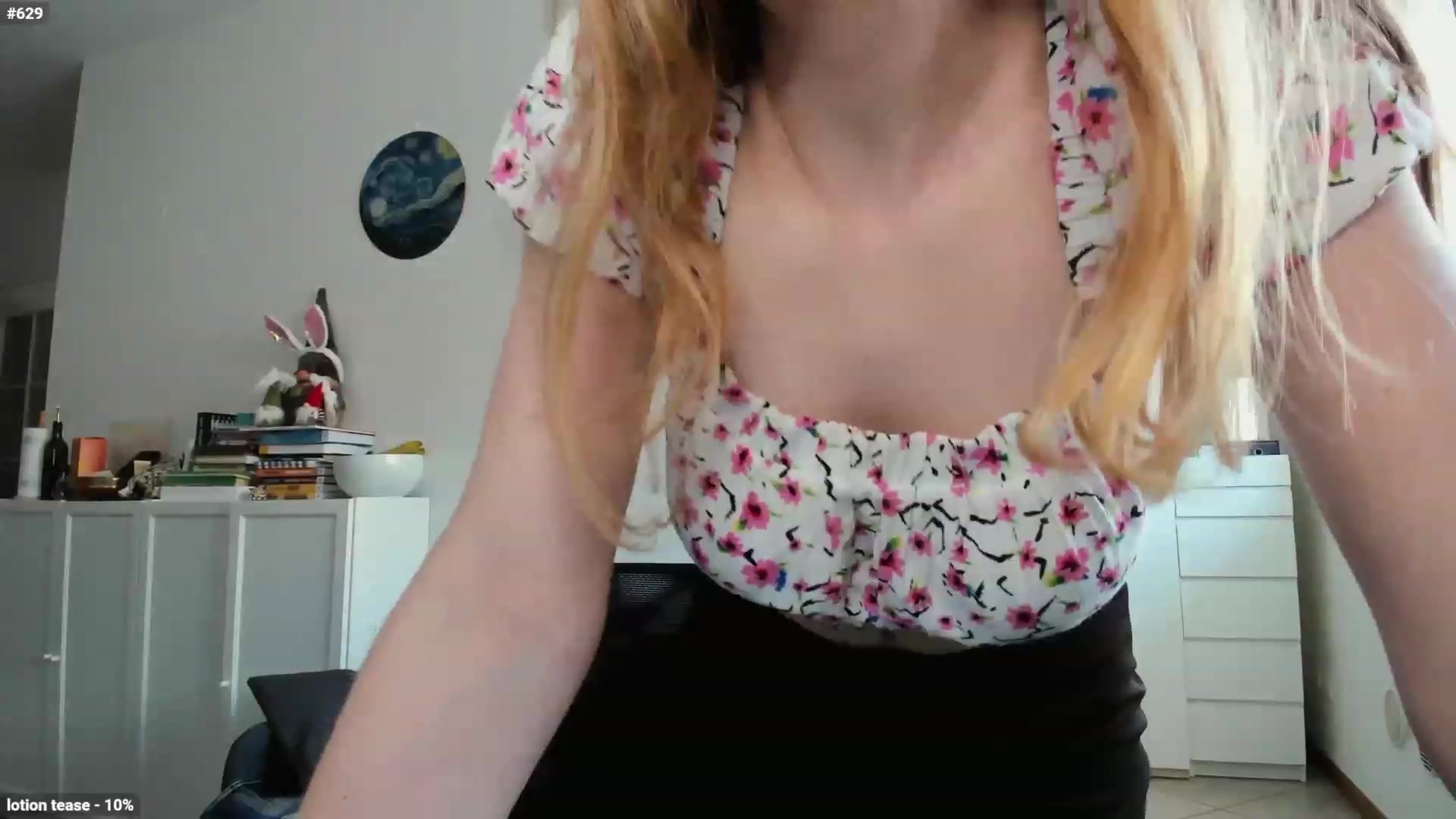 Gallery image thumbnail from Personage's myfreecams stream on, 05/06/2023, 14:37 image 9 of 20