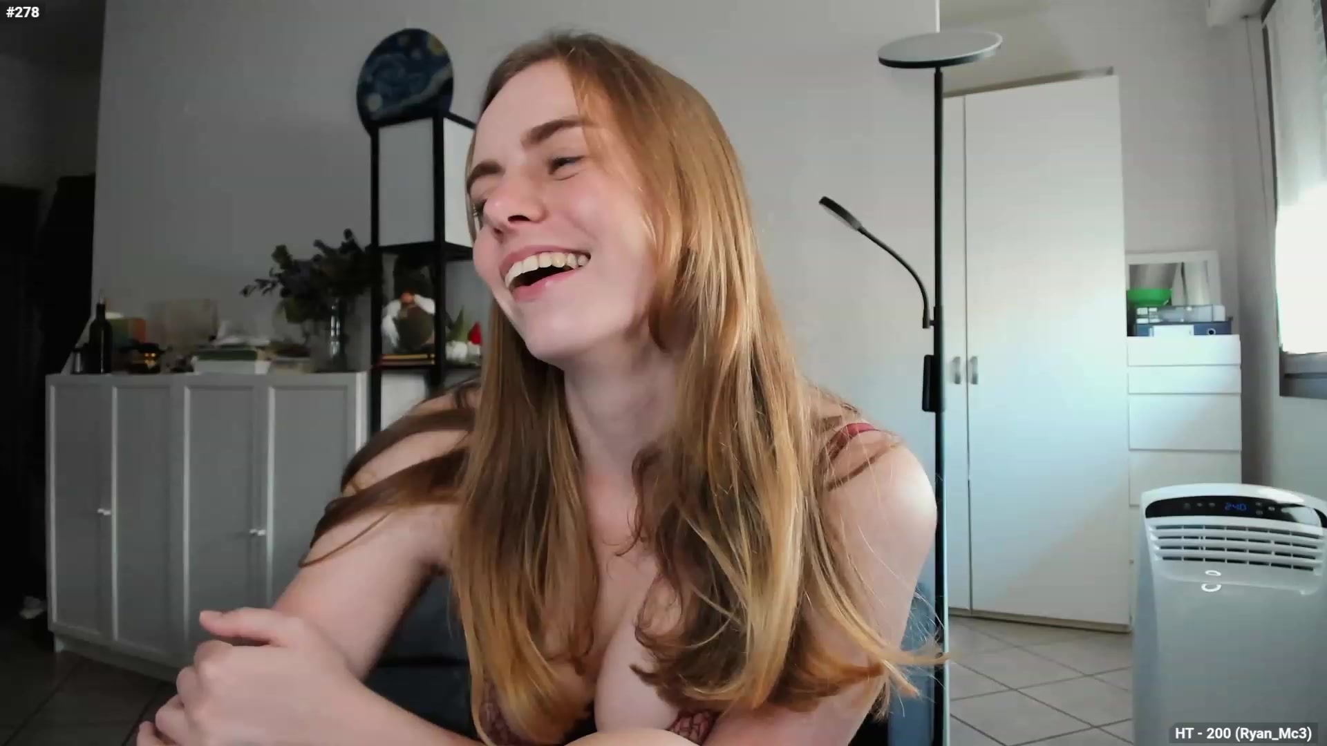 Gallery image thumbnail from Personage's myfreecams stream on, 07/17/2023, 15:34 image 5 of 20
