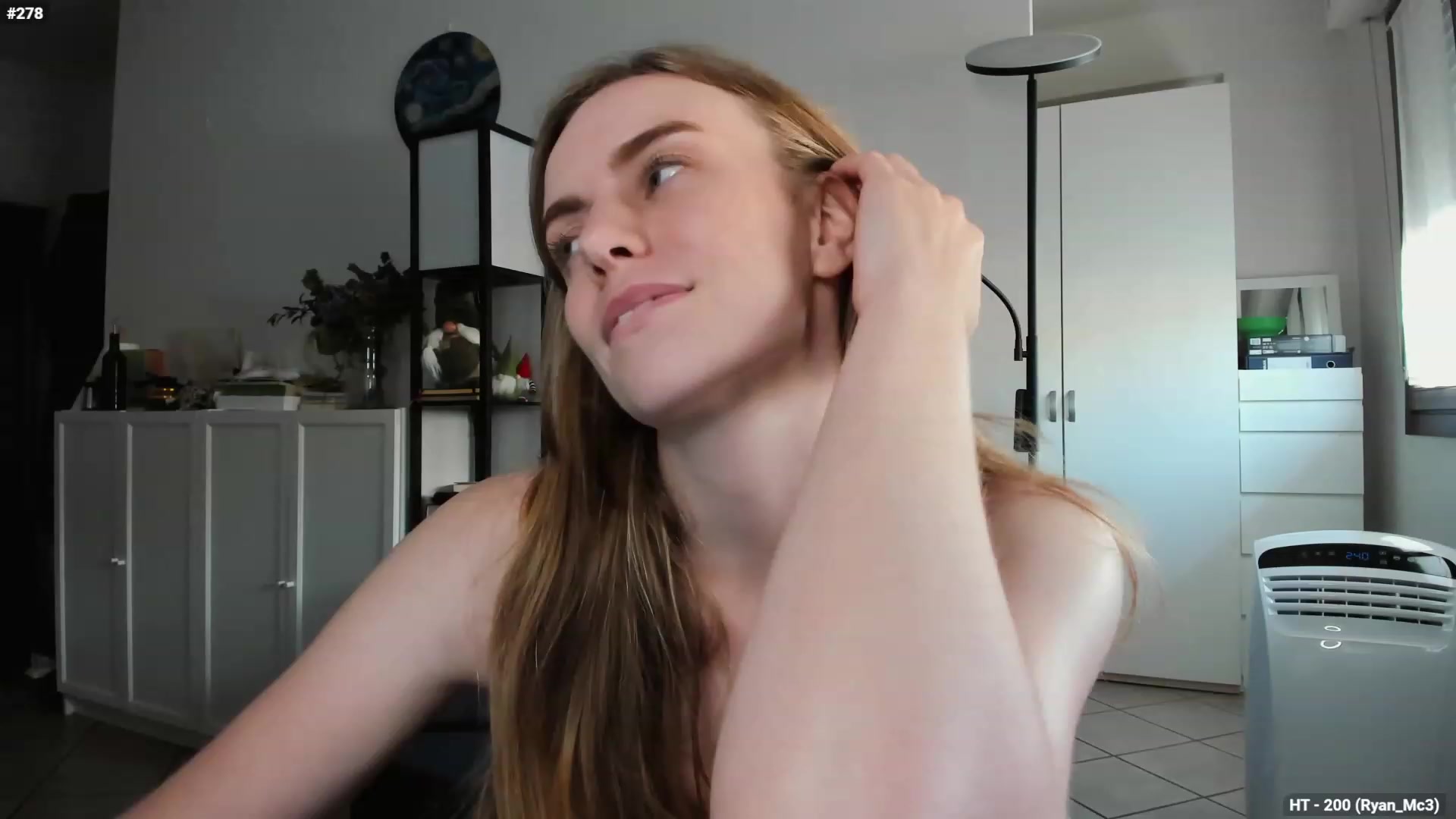 Gallery image thumbnail from Personage's myfreecams stream on, 07/17/2023, 15:34 image 15 of 20