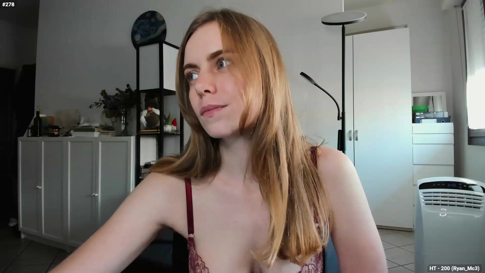 Gallery image thumbnail from Personage's myfreecams stream on, 07/17/2023, 15:34 image 10 of 20