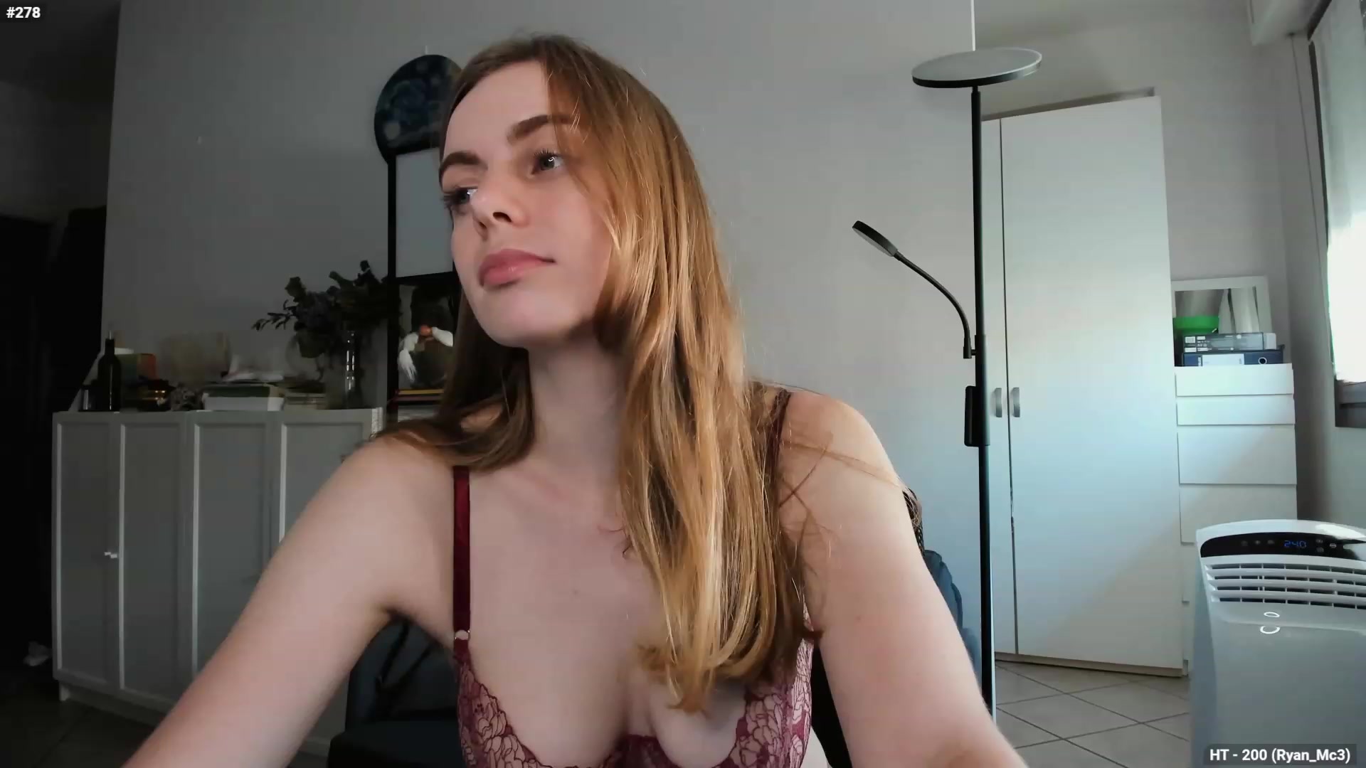 Gallery image thumbnail from Personage's myfreecams stream on, 07/17/2023, 15:34 image 3 of 20