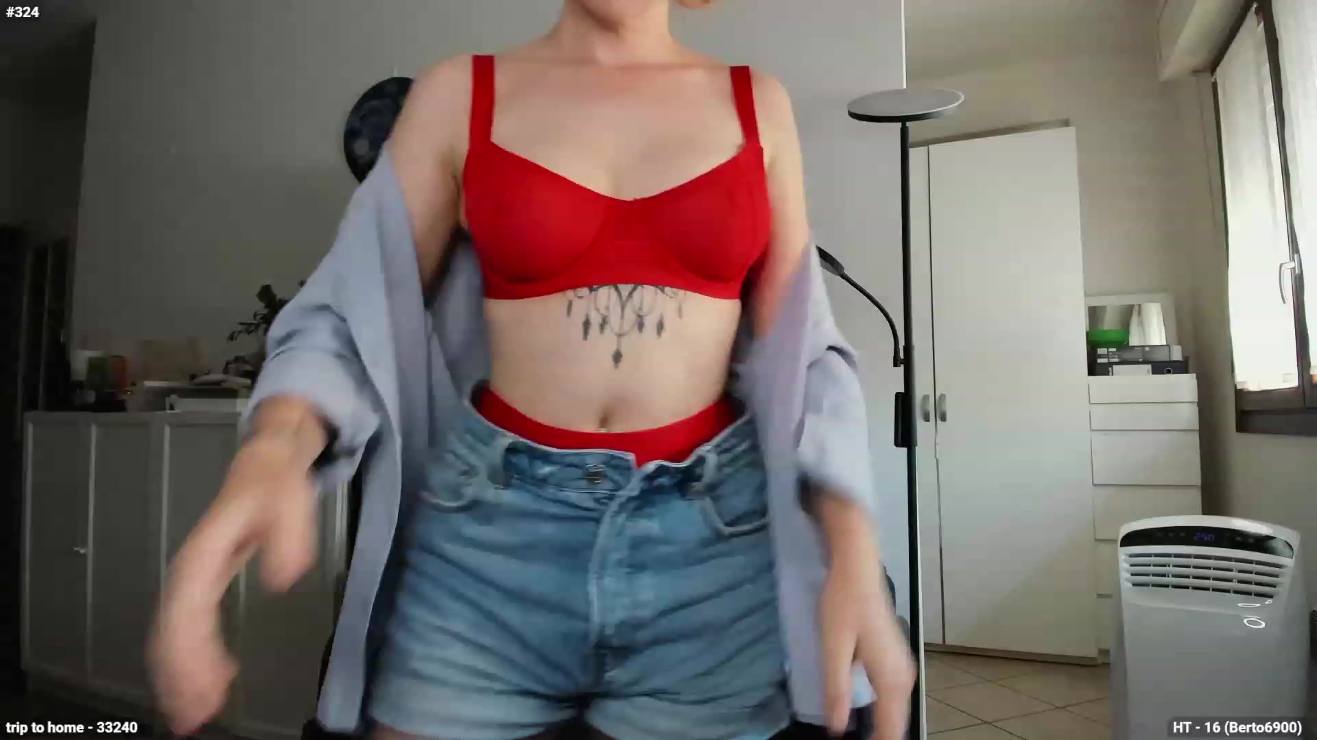 Gallery image thumbnail from Personage's myfreecams stream on, 07/19/2023, 13:37 image 12 of 20