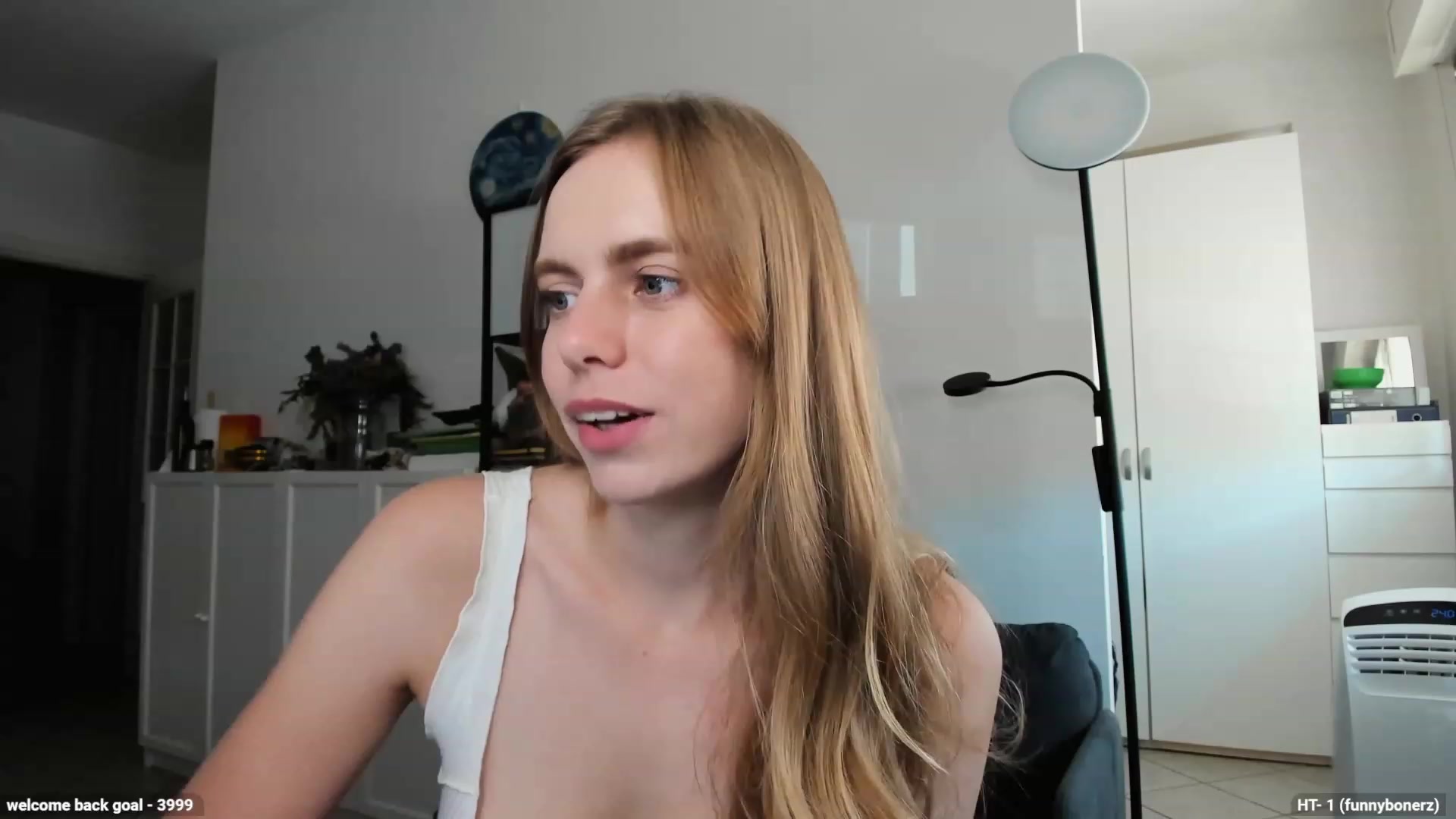 Gallery image thumbnail from Personage's myfreecams stream on, 09/04/2023, 12:45 image 5 of 20