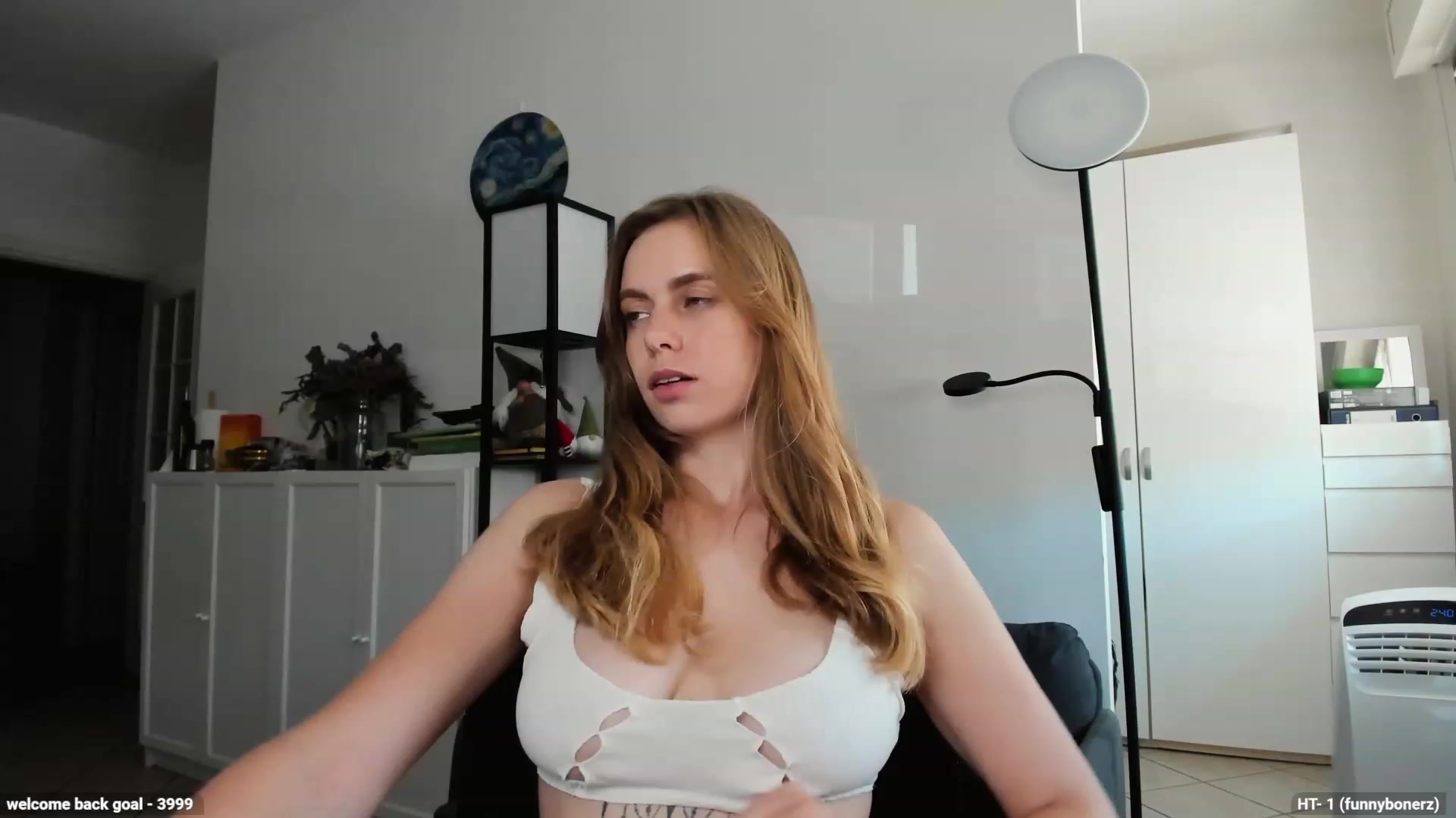 Gallery image thumbnail from Personage's myfreecams stream on, 09/04/2023, 12:45 image 9 of 20